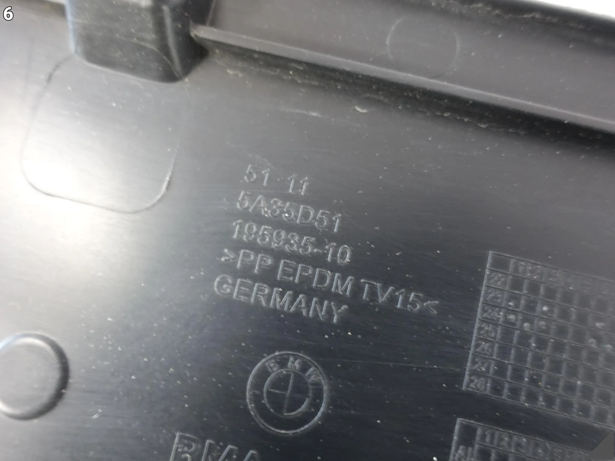 BMW 1 IV F70 M-PAKIET MSP 24- PODKŁADKA TABLICY REJESTRACYJNEJ PRZÓD 8911ee60f32068e589a743cade7e7f13