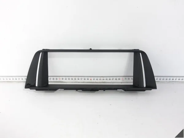 BMW 5 M5 F10 F11 LIFT LCI 13-17 RAMKA OSŁONA WYŚWIETLACZA MONITORA 10.25″ BMW 5 M5 F10 F11 LIFT LCI 13-17 RAMKA OSŁONA WYŚWIETLACZA MONITORA 10.25"