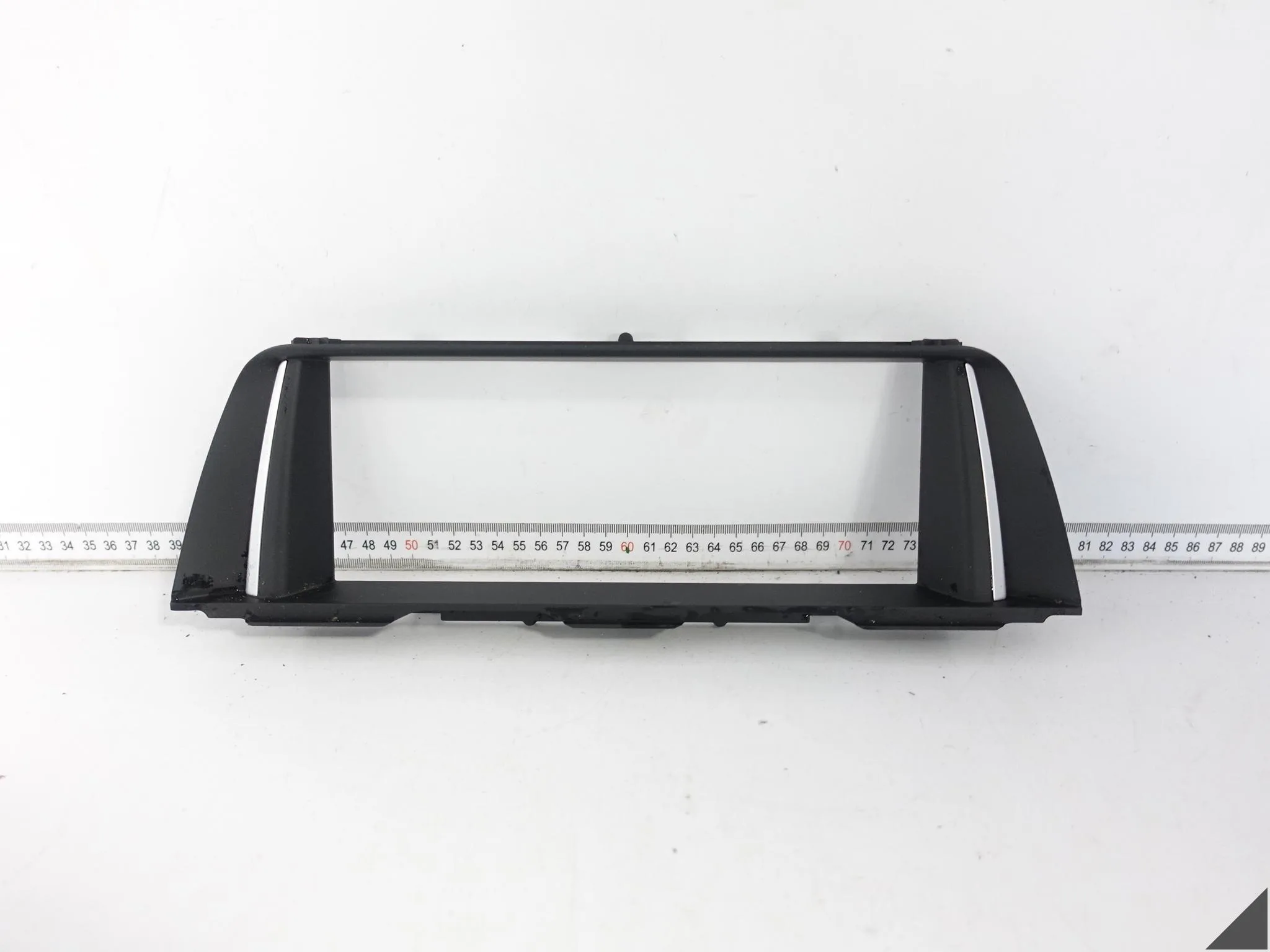 BMW 5 M5 F10 F11 LIFT LCI 13-17 RAMKA OSŁONA WYŚWIETLACZA MONITORA 10.25″ BMW 5 M5 F10 F11 LIFT LCI 13-17 RAMKA OSŁONA WYŚWIETLACZA MONITORA 10.25"