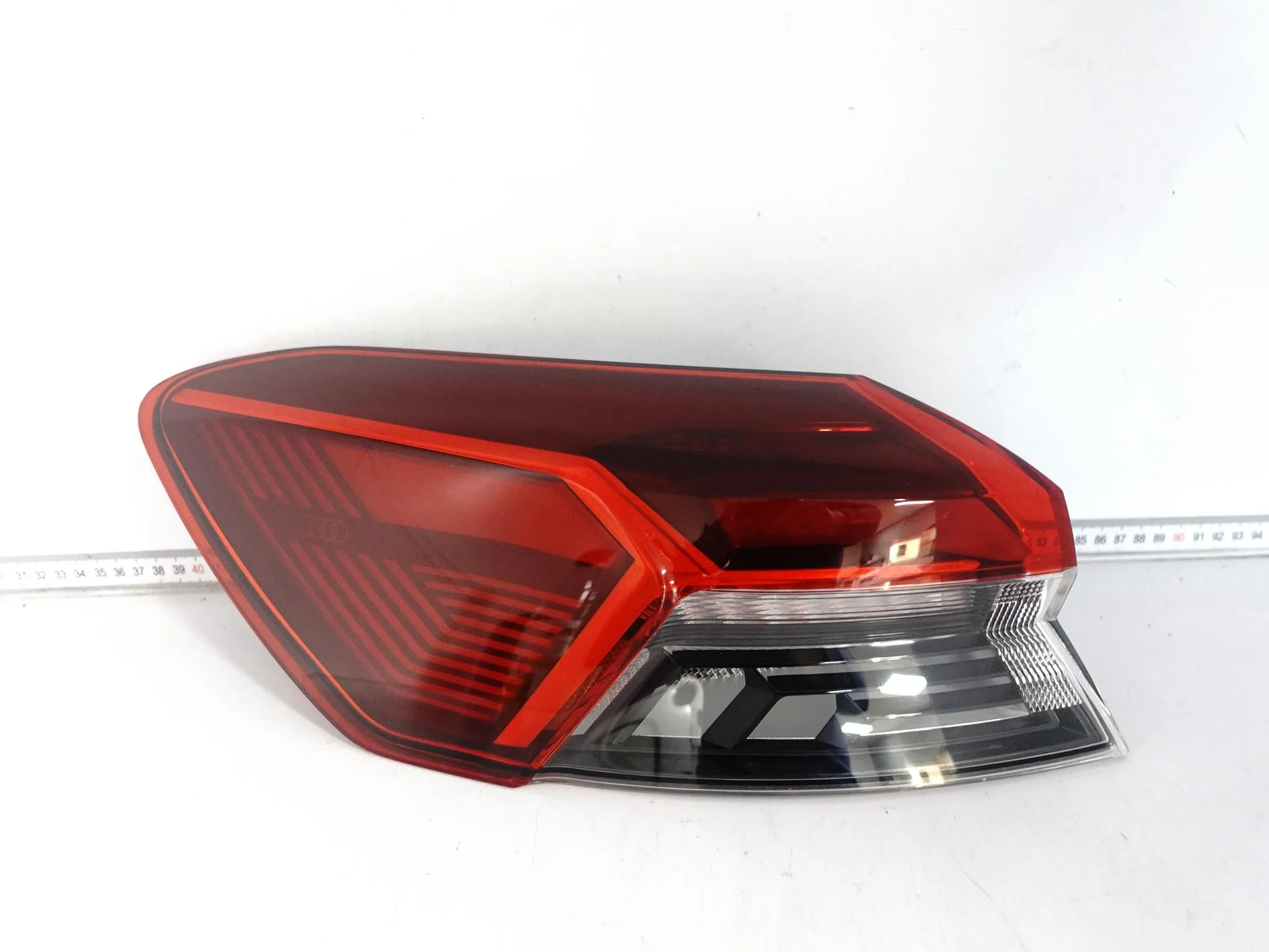 AUDI Q4 E-TRON 89A 21- LAMPA LED HIGH LEWA TYŁ EUROPA adc595ef516e9de82ec398dd158019e0