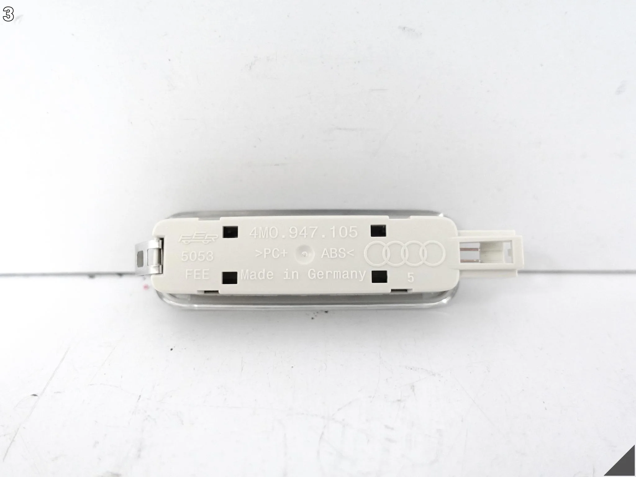 AUDI Q3 83A VW BENTLEY LAMBORGHINI OŚWIETLENIE KABINY LAMPKA LED PODSUFITKA 3a63a22b490190f367b3f1796f26d3d9