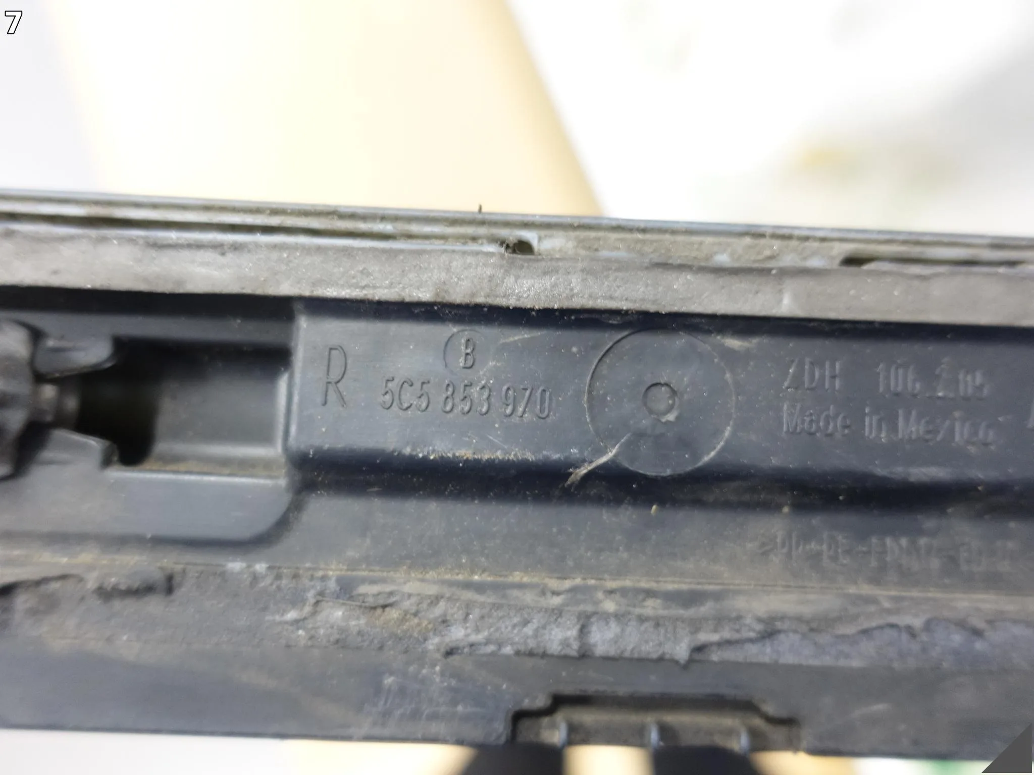 VW BEETLE 11-19 LISTWA NAKŁADKA OSŁONA DOLNA DRZWI PRZÓD PRAWA 5C5853970 VW BEETLE 11-19 LISTWA NAKŁADKA OSŁONA DOLNA DRZWI PRZÓD PRAWA 5C5853970 - obrazek 8