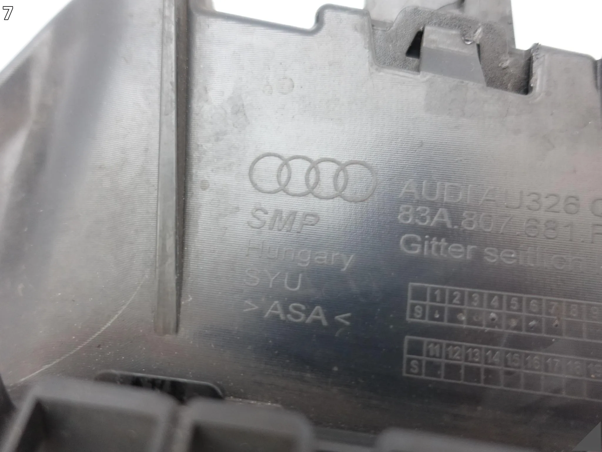 AUDI RSQ3 Q3 RS II F3 83A 83F 18- ZDERZAK KRATKA LEWA PRZÓD 83A807681F 8138a00d6b07177a0625a68f51ddbf8f