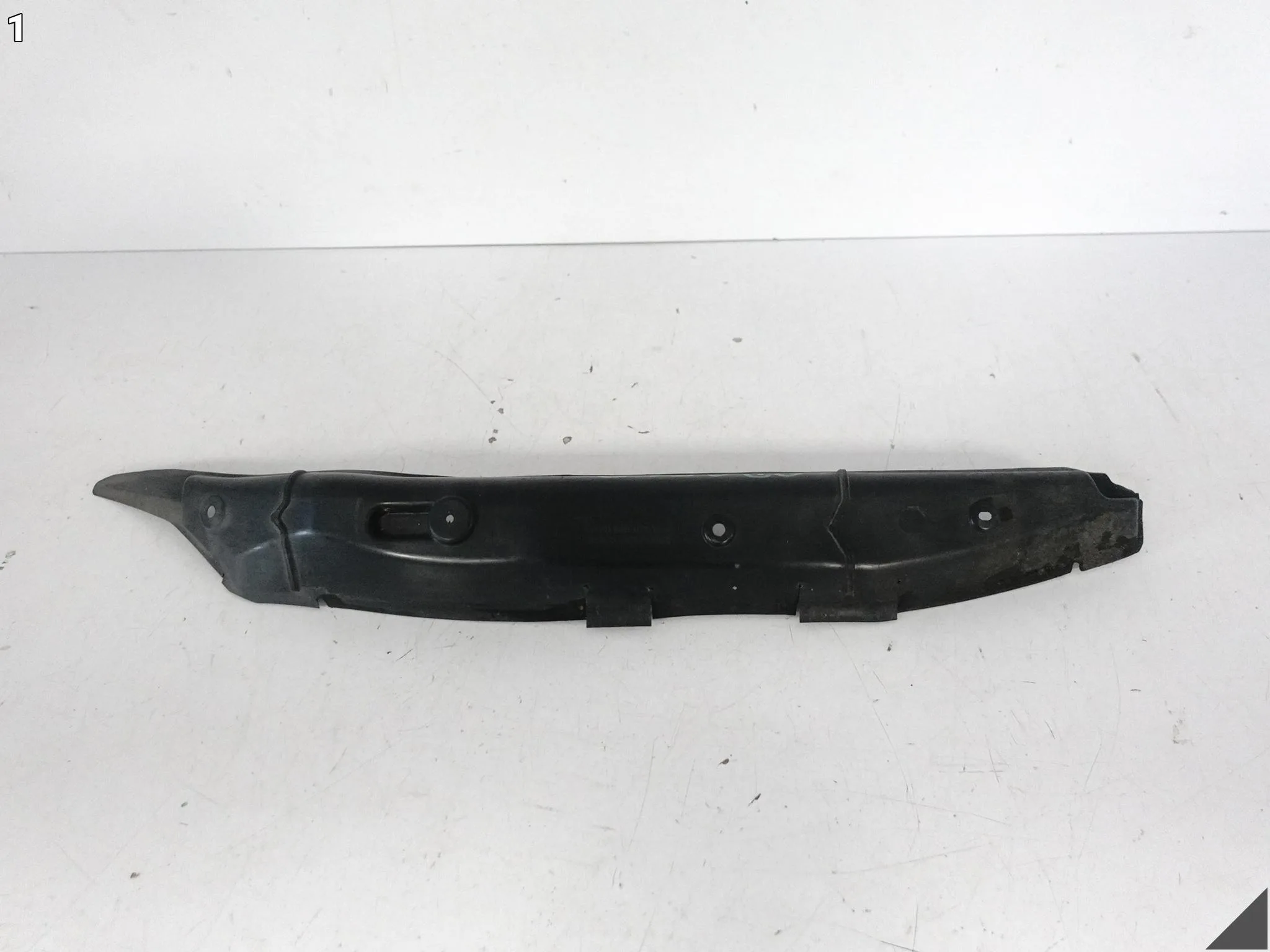 MERCEDES A-KLASA W176 12-18 LIFT BŁOTNIK LISTWA WYGŁUSZENIE USZCZELKA PRAWA MERCEDES A-KLASA W176 12-18 LIFT BŁOTNIK LISTWA WYGŁUSZENIE USZCZELKA PRAWA