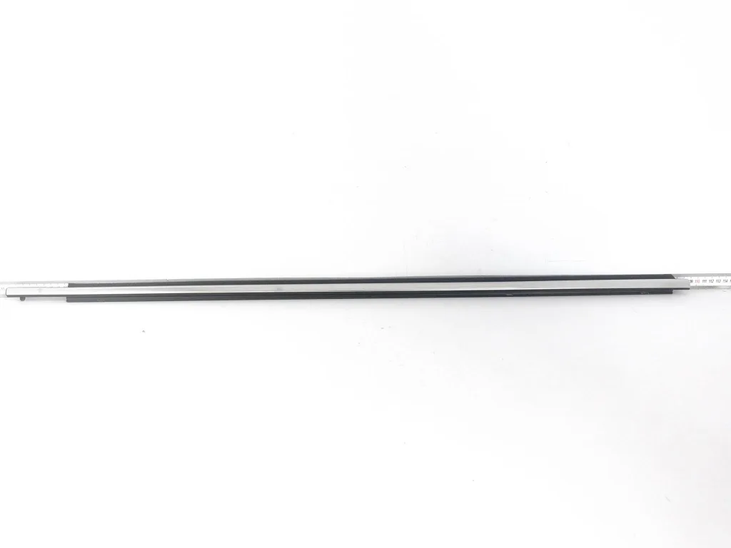TOYOTA AURIS II 2 E18 LIFT 15-18 LISTWA ZGARNIAJĄCA SZYBY DRZWI PRZÓD PRAWA TOYOTA AURIS II 2 E18 LIFT 15-18 LISTWA ZGARNIAJĄCA SZYBY DRZWI PRZÓD PRAWA