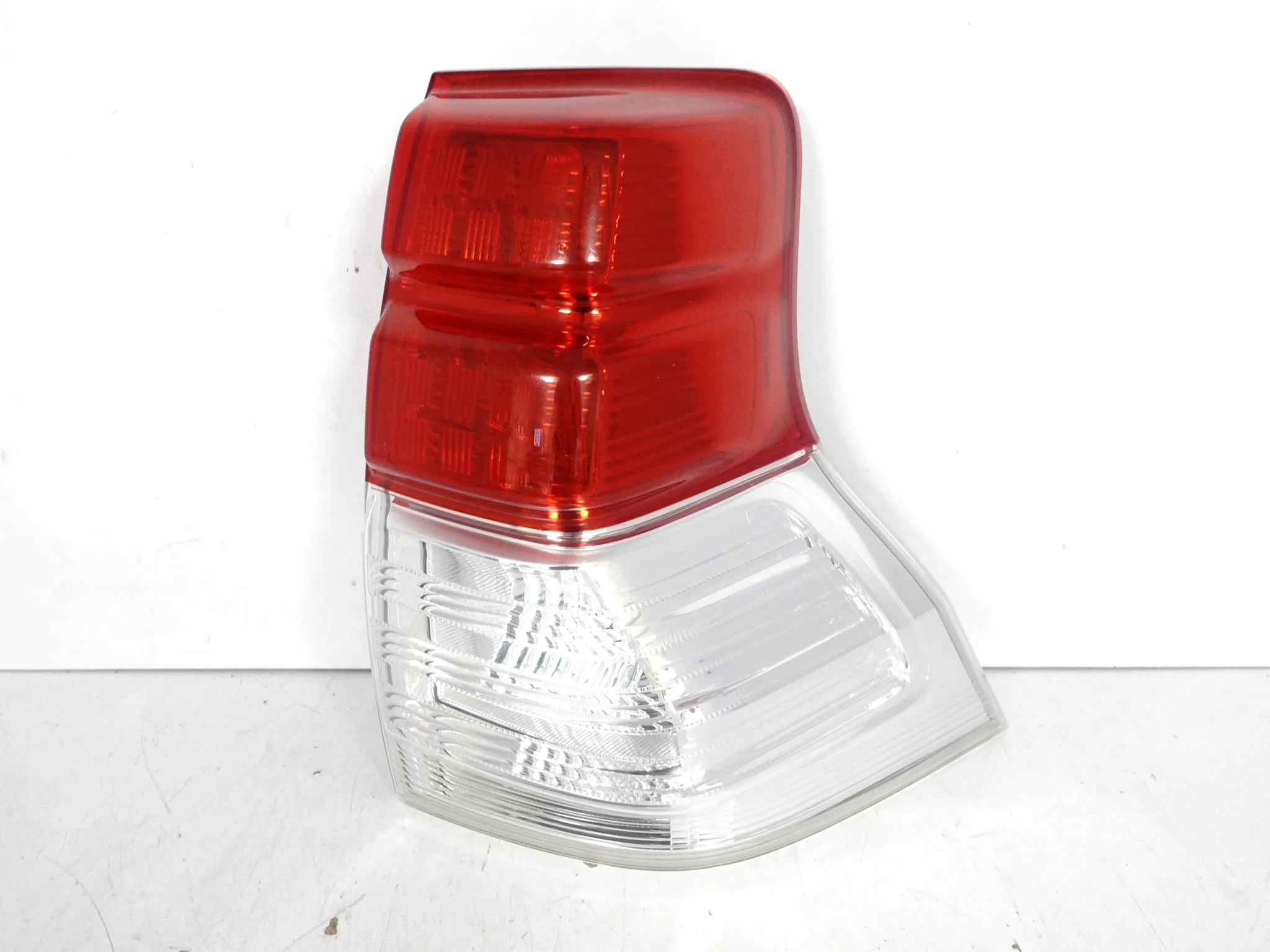 TOYOTA LAND CRUISER PRADO FJ150 150 09-13 LAMPA PRAWA TYŁ EUROPA ffcba46e3d919534edfd178c48313533