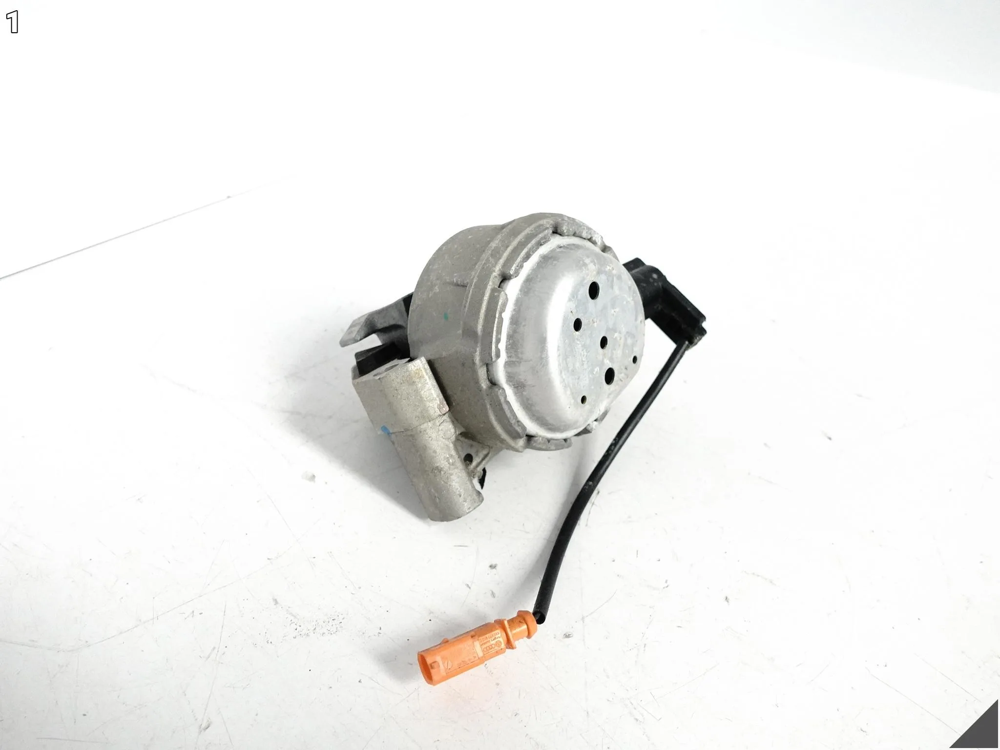 AUDI A7 S7 4G8 A6 S6 4G0 C7 10-18 ŁAPA PODUSZKA PODUCHA SILNIKA PRAWA AUDI A7 S7 4G8 A6 S6 4G0 C7 10-18 ŁAPA PODUSZKA PODUCHA SILNIKA PRAWA - obrazek 2