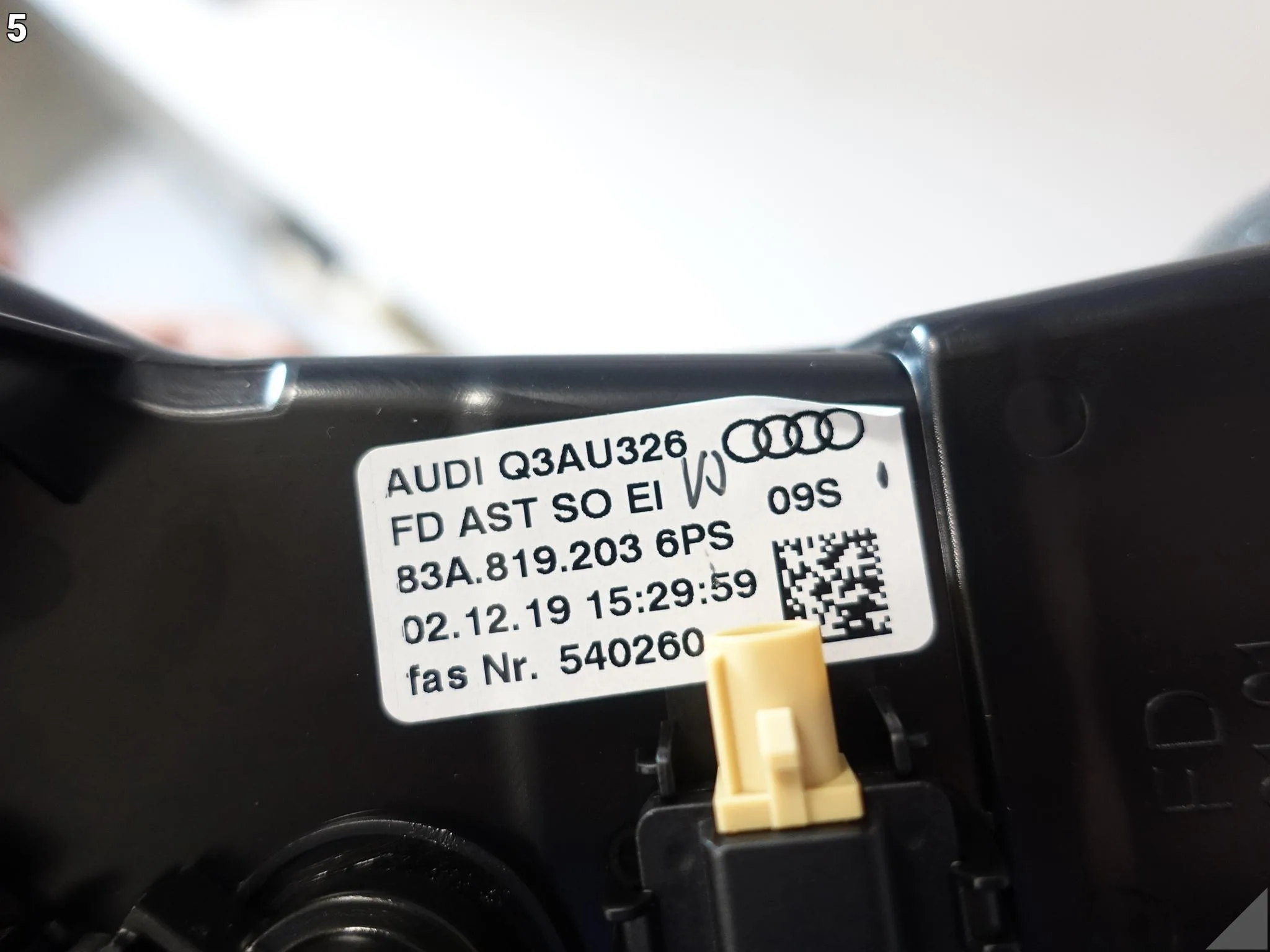 AUDI Q3 83A F3 18-25 KRATKA NAWIEWU TUNEL ŚROKOWY TYŁ + WZMACNIACZ ANTENA b5c993c656b69bad43bcf79ae976c726