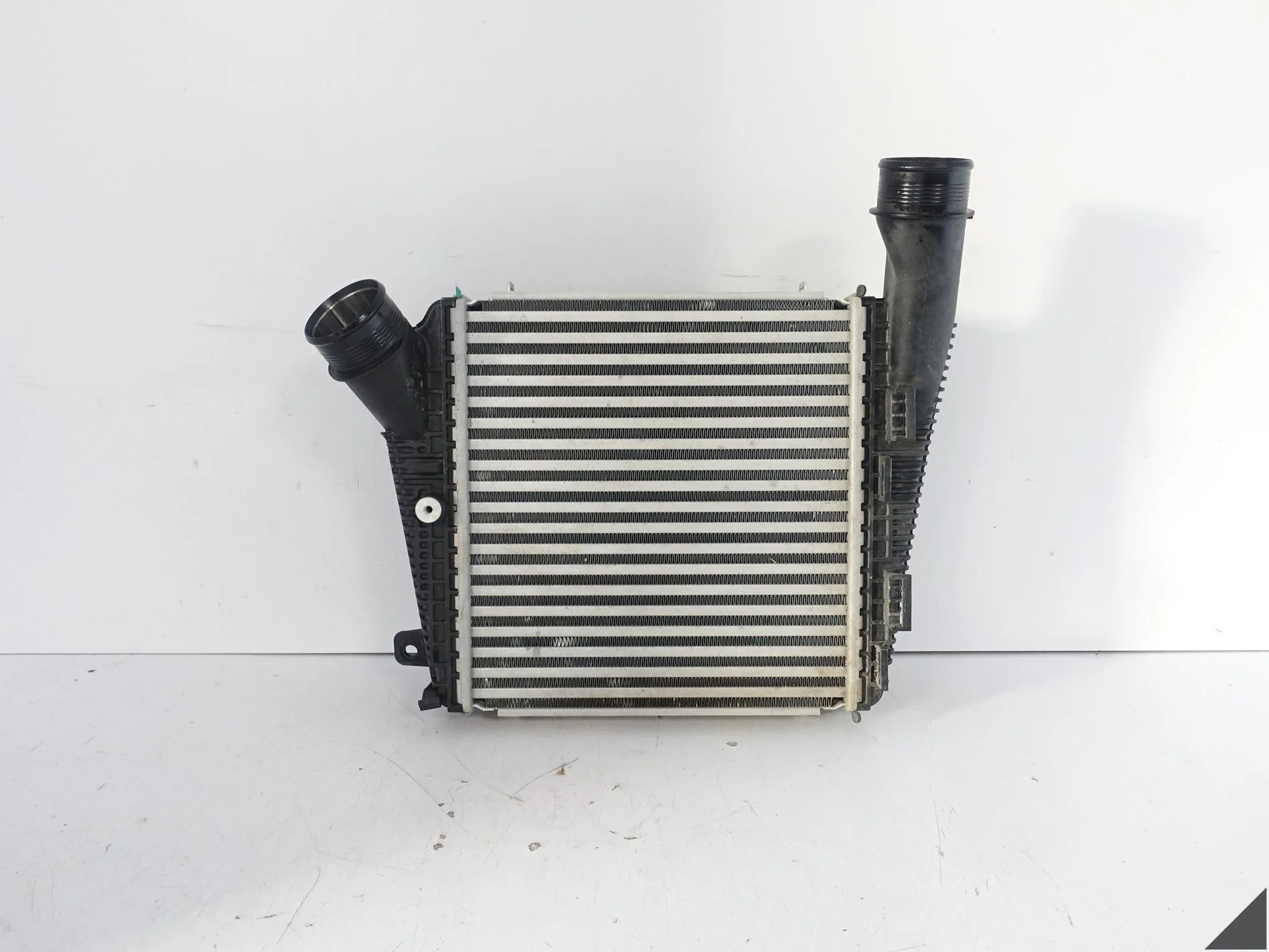 PORSCHE PANAMERA 3 III G3 972 976 23- CHŁODNICA POWIETRZA INTERCOOLER LEWY PORSCHE PANAMERA 3 III G3 972 976 23- CHŁODNICA POWIETRZA INTERCOOLER LEWY