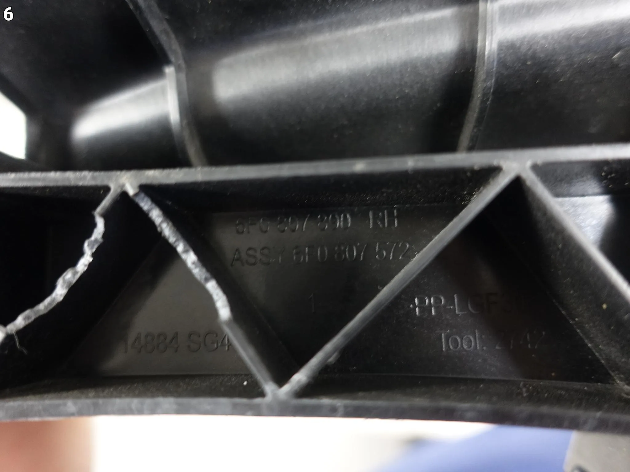SEAT IBIZA V 5 6F0 17- ŚLIZG MOCOWANIE WSPORNIK LAMPY W ZDERZAK PRZÓD PRAWY 7c50e13b722ca4bdc016555fa3d09f14