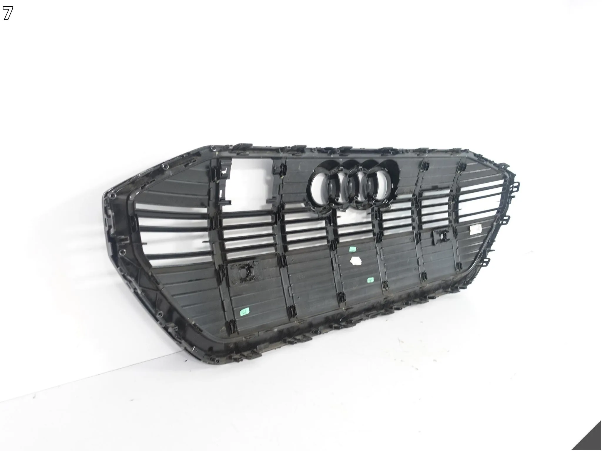 AUDI E-TRON ETRON Q8 4KE 18-22 ATRAPA GRILL W ZDERZAK PRZÓD 4KE853651 903def9d045d1bc31acf9505a39ac98c