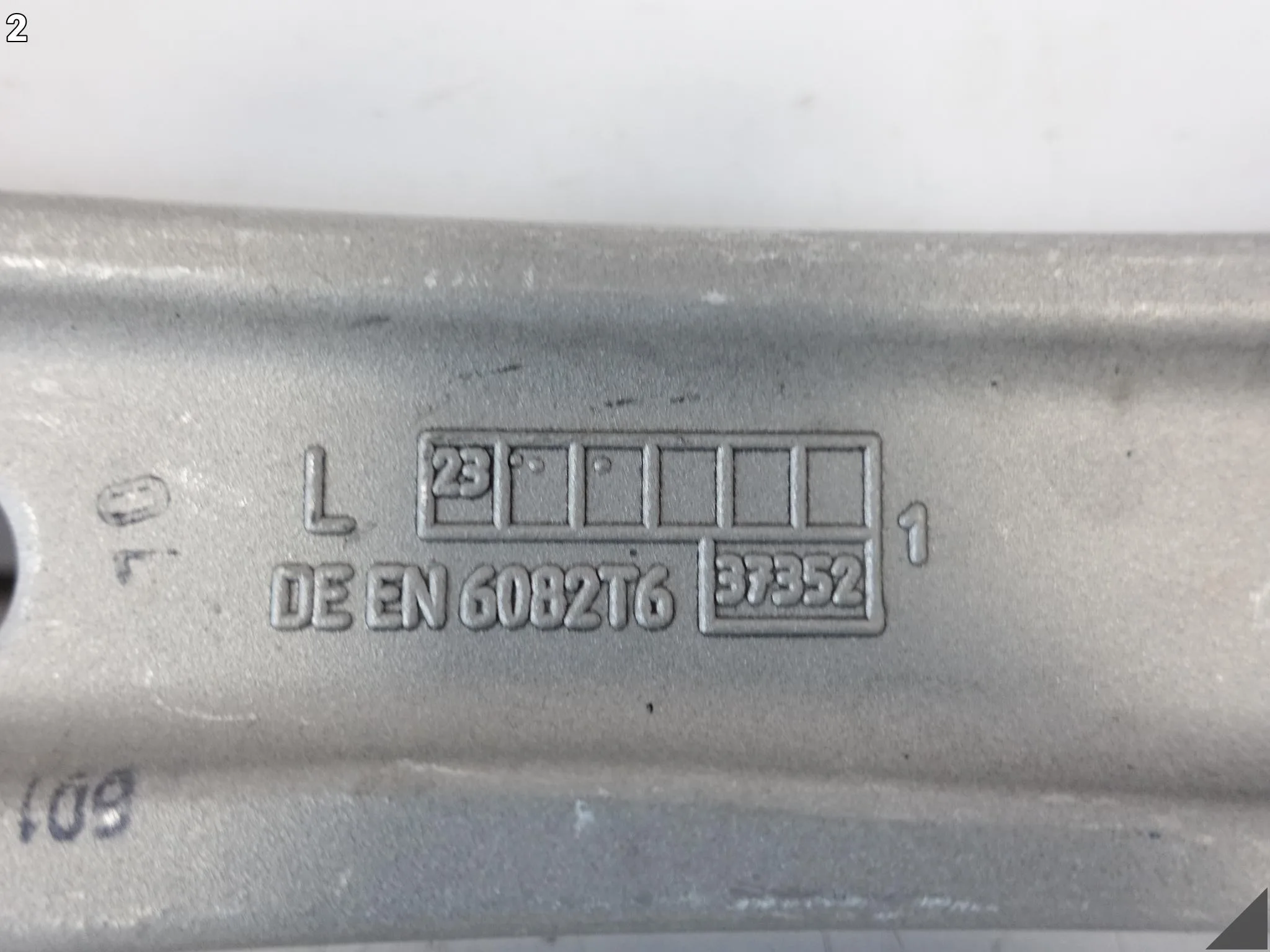 BMW 8 G14 G15 G16 18- WAHACZ POPRZECZNY Z PODUSZKĄ PRZÓD LEWY ORYGINALNY 4a3a8e214130cf3fd5e7294657ed3410