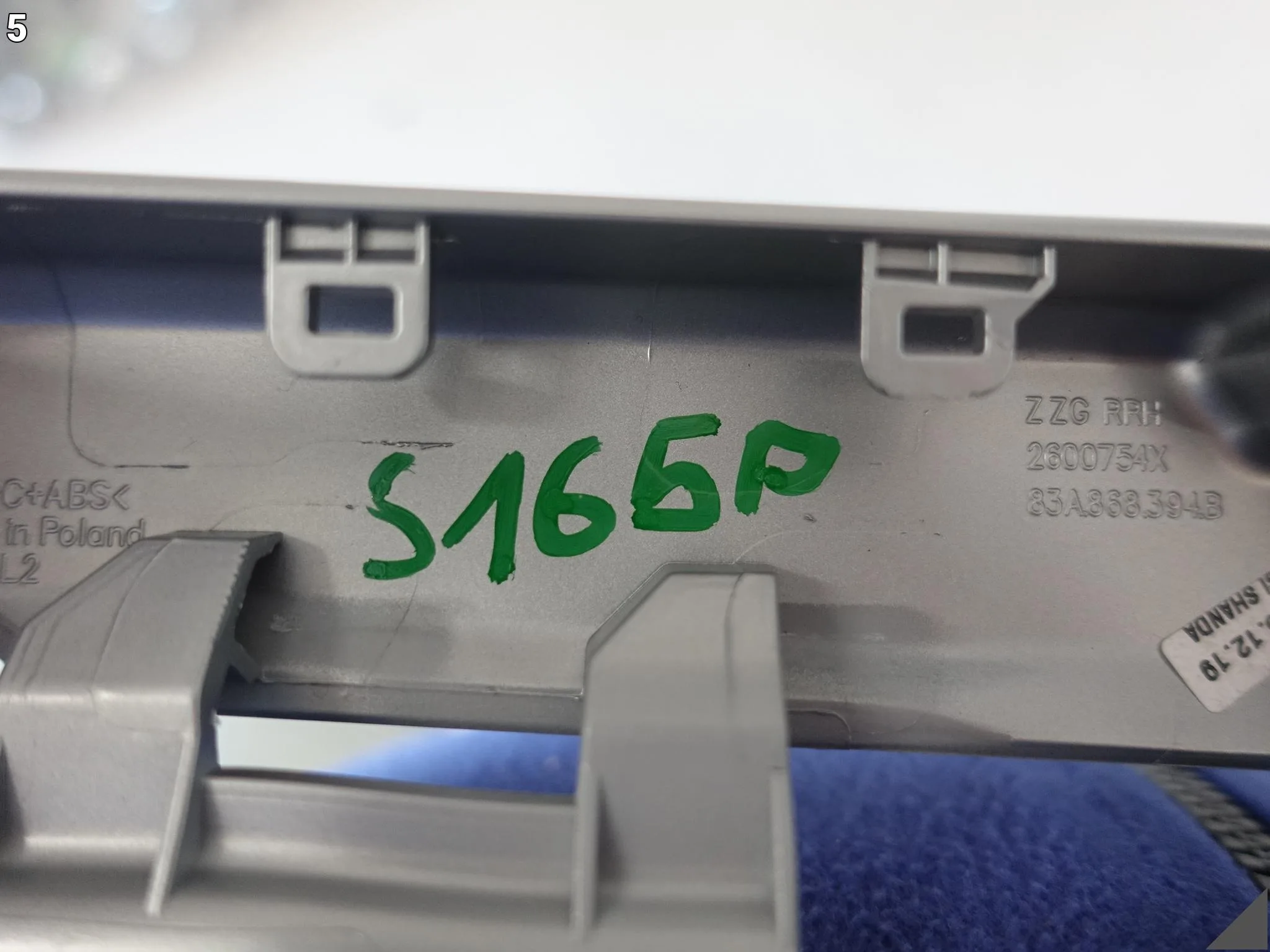 AUDI Q3 83A F3 18-25 UCHWYT PODŁOKIETNIK TAPICERKA DRZWI TYŁ PRAWY 4T4 b86c8fa56484a93f9a1c853c6799ba10