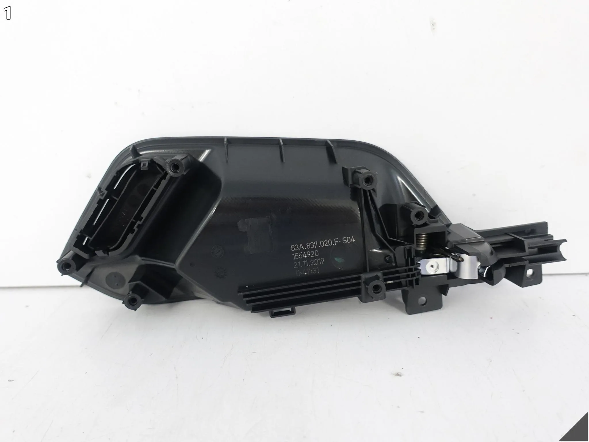 AUDI Q3 83A F3 18-25 KLAMKA WEWNĘTRZNA DRZWI PRZÓD PRAWA CHROM 83A837020F c7fc2e4e6799fd89aa38ef0db40f931a