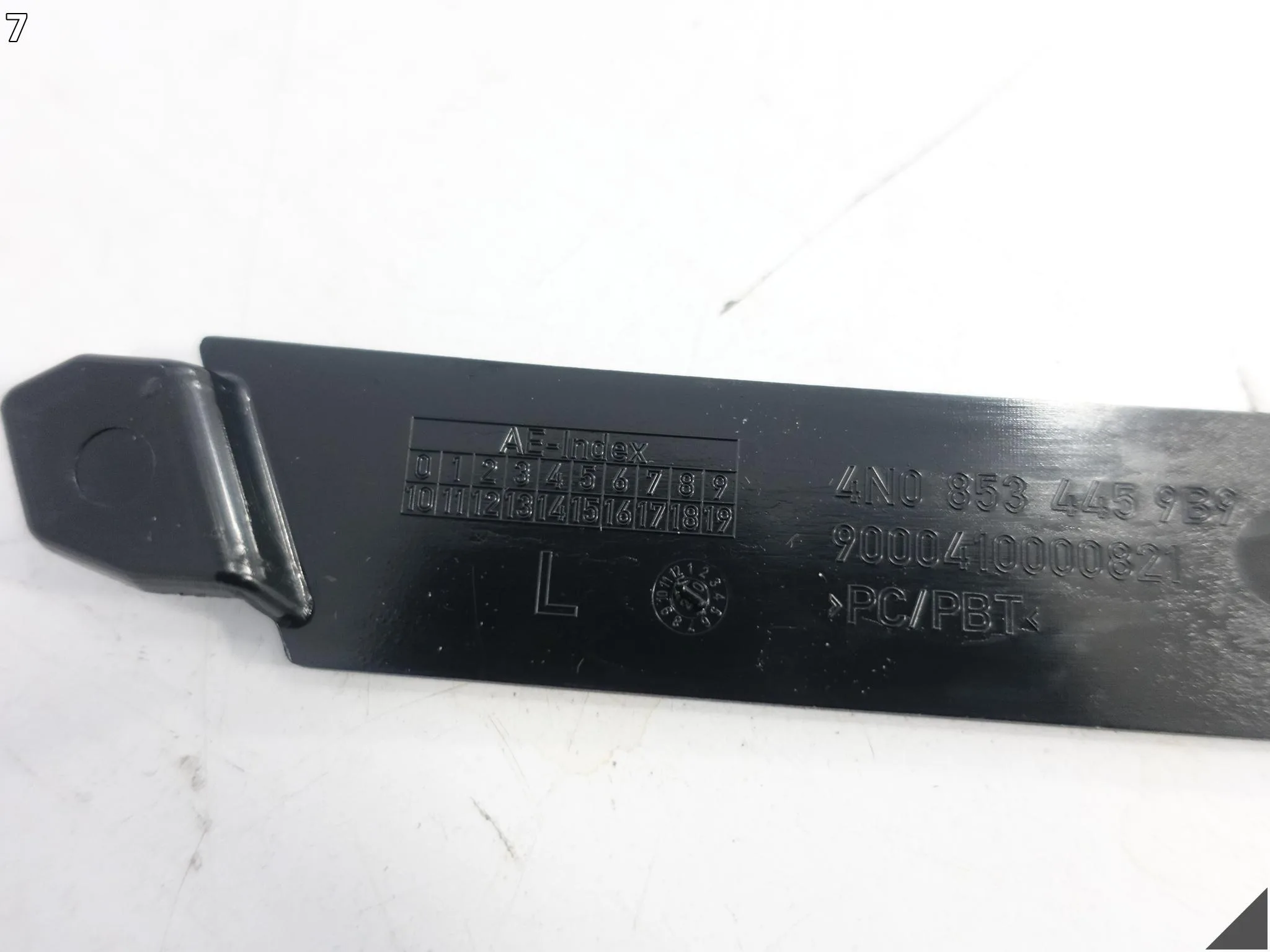 AUDI A8 D5 4N0 17-21 ZAŚLEPKA OSŁONA ZAKRYWAJĄCA LEWA ŚRUBE GRILLA ATRAPY 5cc7371dc44e59e26a047e1723fcd109