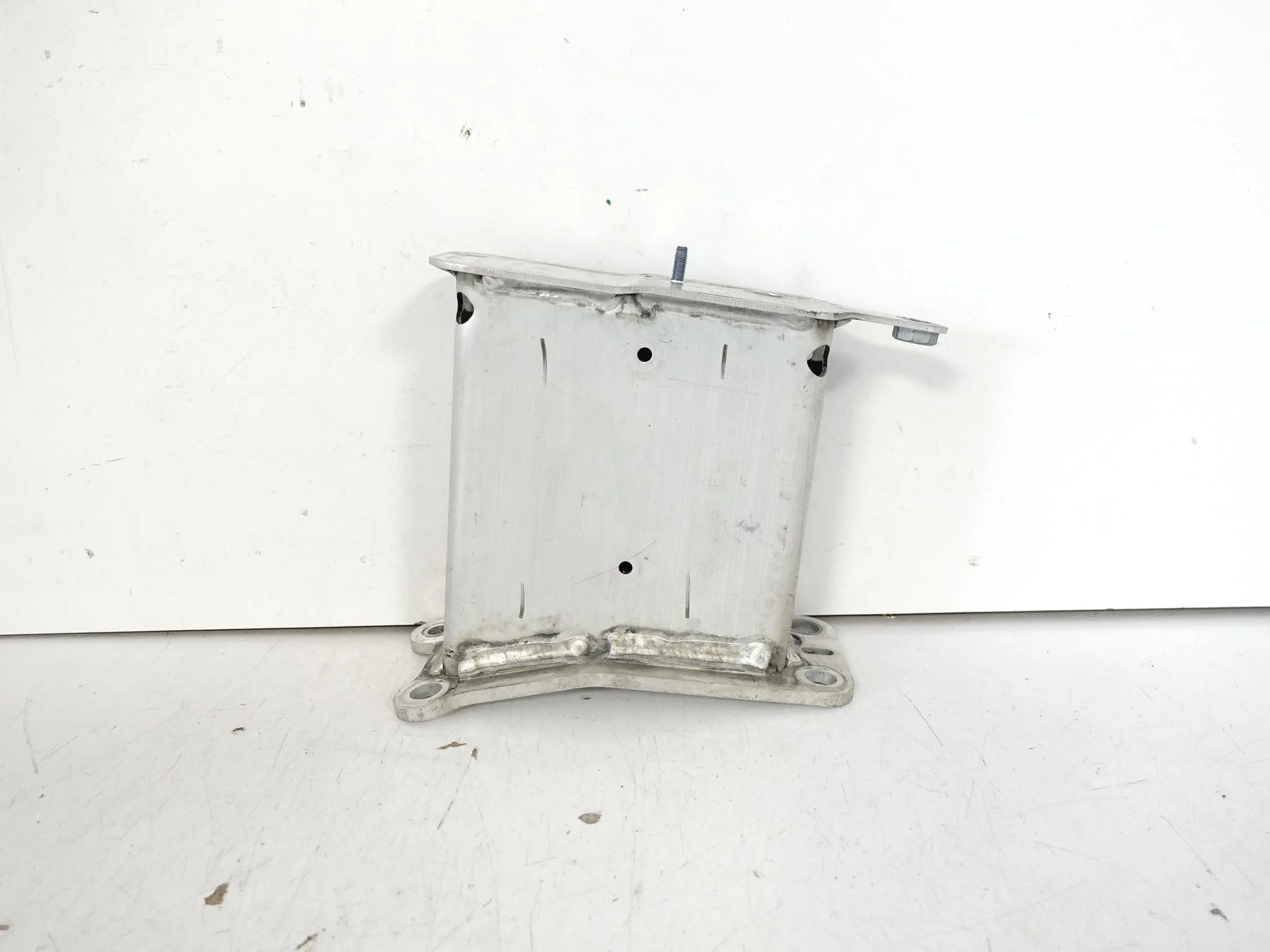 TOYOTA BZ4X EA10 LEXUS RZ 22- BELKA PAS ODBOJNIK STREFA ZGNIOTU PRAWA PRZÓD 72c5ec941e86666ea2ebf829cad95b45