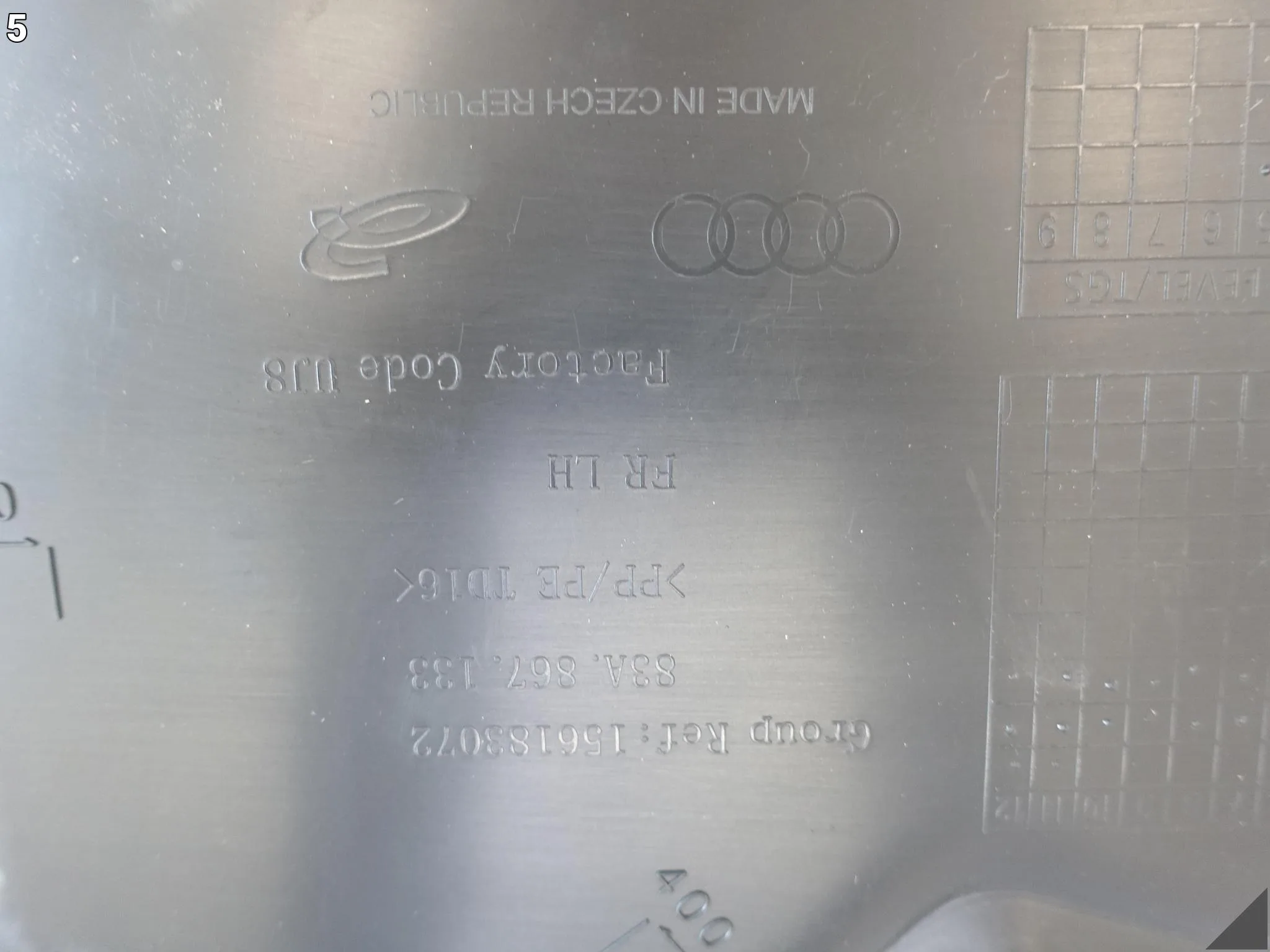 AUDI Q3 83A F3 18-25 BOCZEK TAPICERKA NA DRZWI PRZÓD LEWY 38M 24KM c014185514bd2c866a5929afc097fb4a