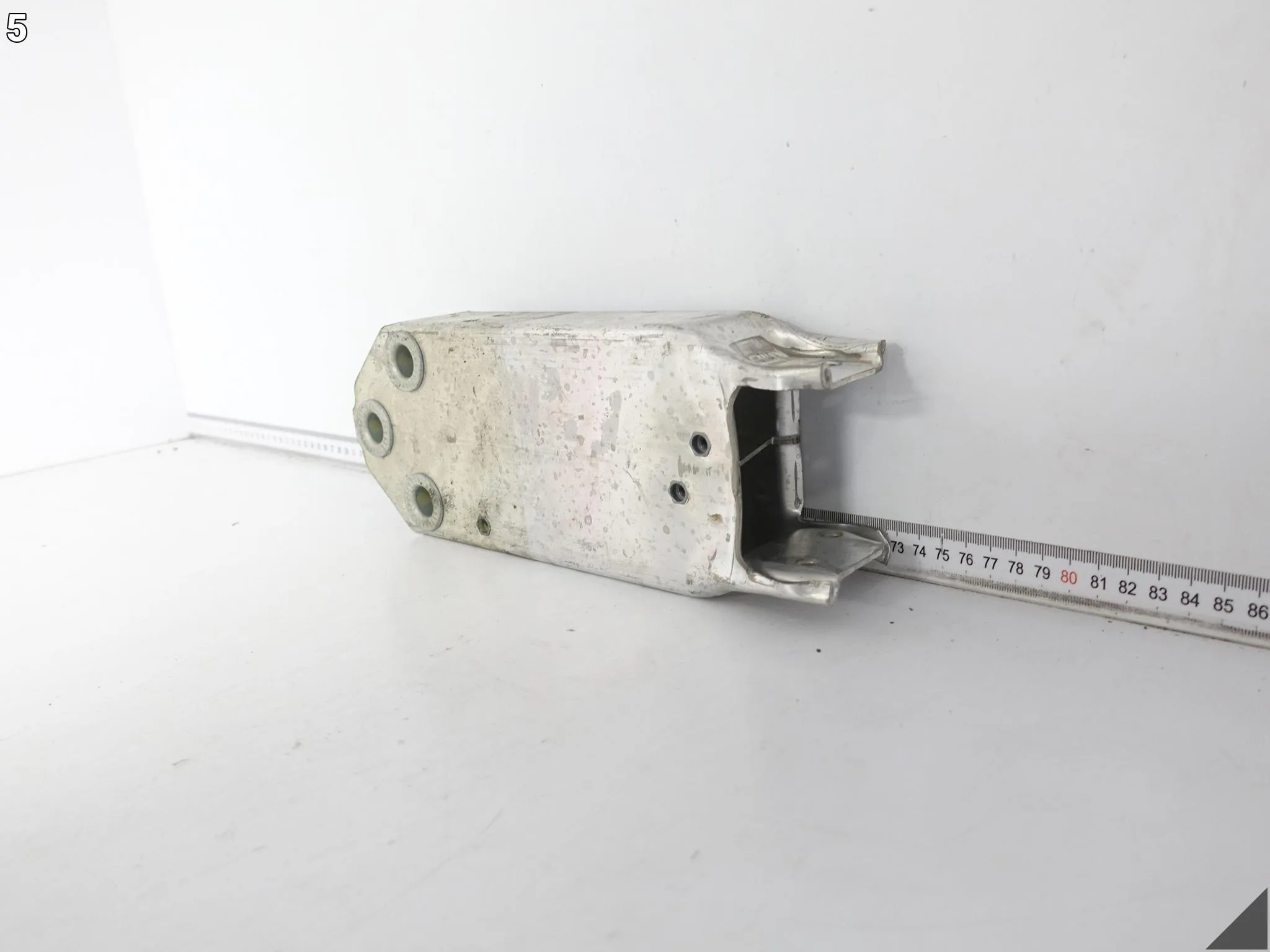 BMW 5 F10 F11 LCI 10-17 BELKA WSPORNIK ŁAPA STREFA ZGNIOTU PRAWA PRZÓD 9893483ab6f645466df78a9fb54502e1