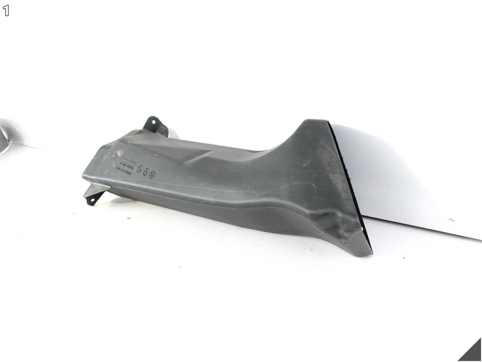 FORD MUSTANG VII 7 23- KIEROWNICA POWIETRZA CHŁODZENIA TARCZY LEWA PRZÓD a35f1705aca26045213ea0b431e62657