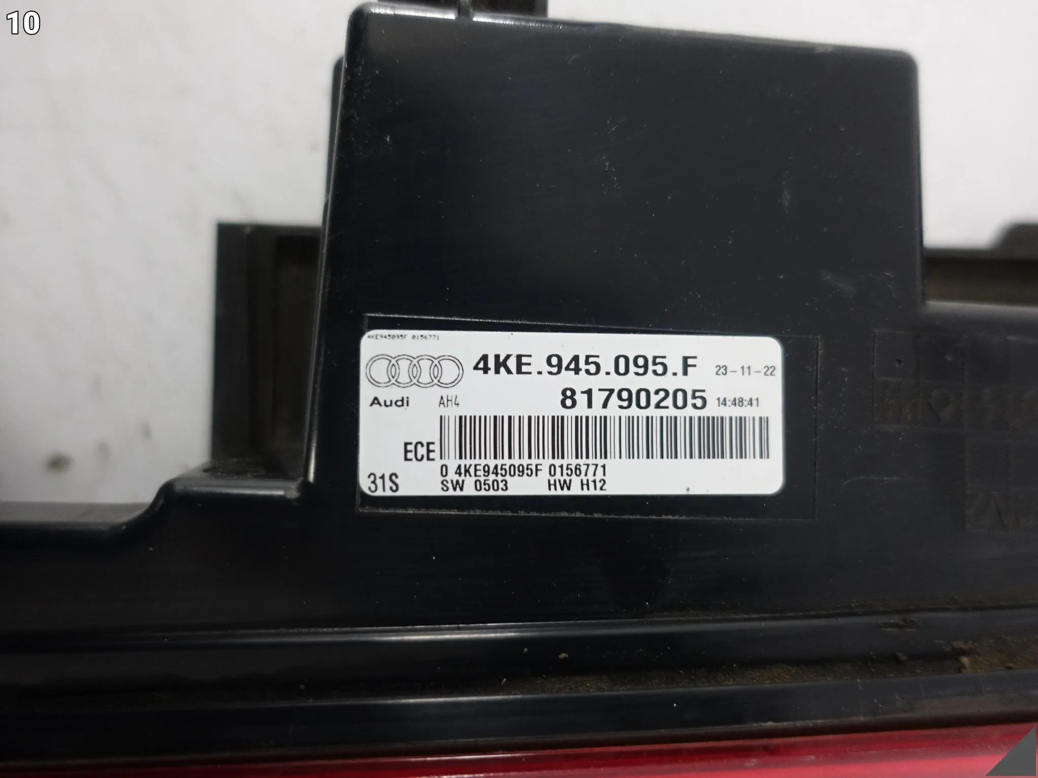 AUDI E-TRON ETRON Q8 4KE 18- LAMPA KLAPY LED BLENDA ŚRODKOWA TYŁ TYLNA d92c379866f9a3ae9ff81ae23425daf7