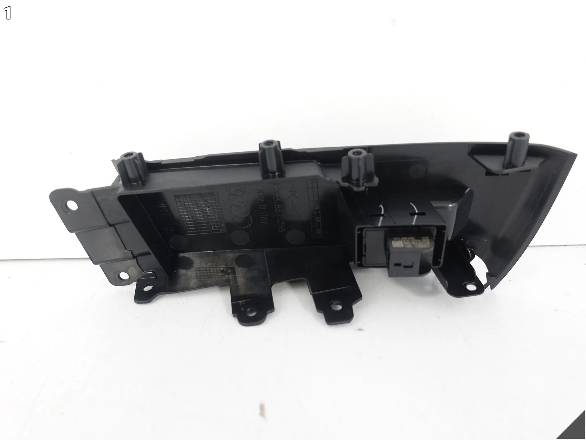 AUDI Q3 83A 83B F3 18-25 PANEL STEROWANIA SZYBY OBUDOWA DRZWI PRZÓD PRAWY f0e5ac2519604df1ada4d5d28b53b2de