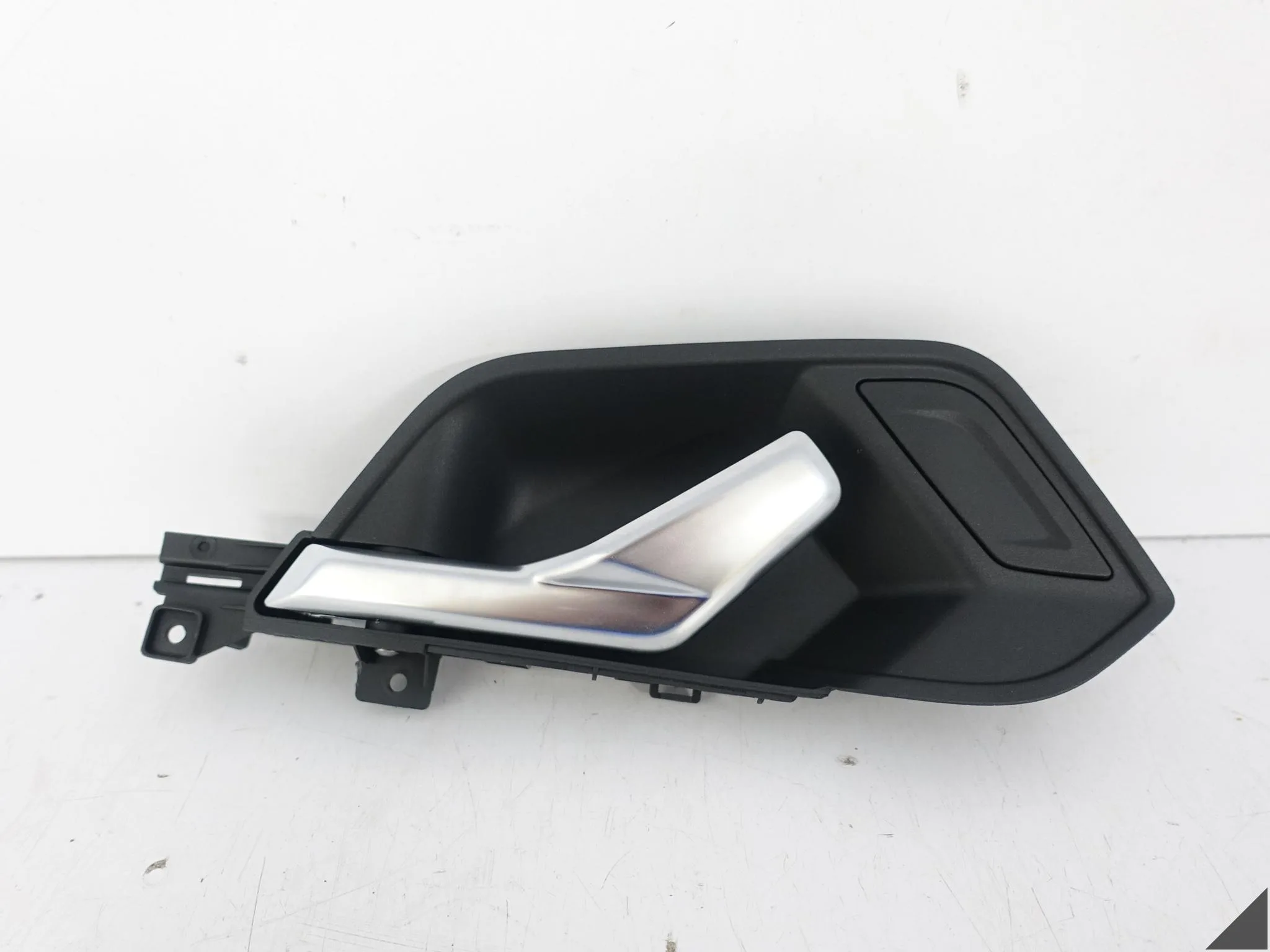 AUDI Q3 83A F3 18-25 KLAMKA WEWNĘTRZNA DRZWI PRZÓD PRAWA CHROM 83A837020F c9cedd894f2ec9ccdd88a7f8ae76a220