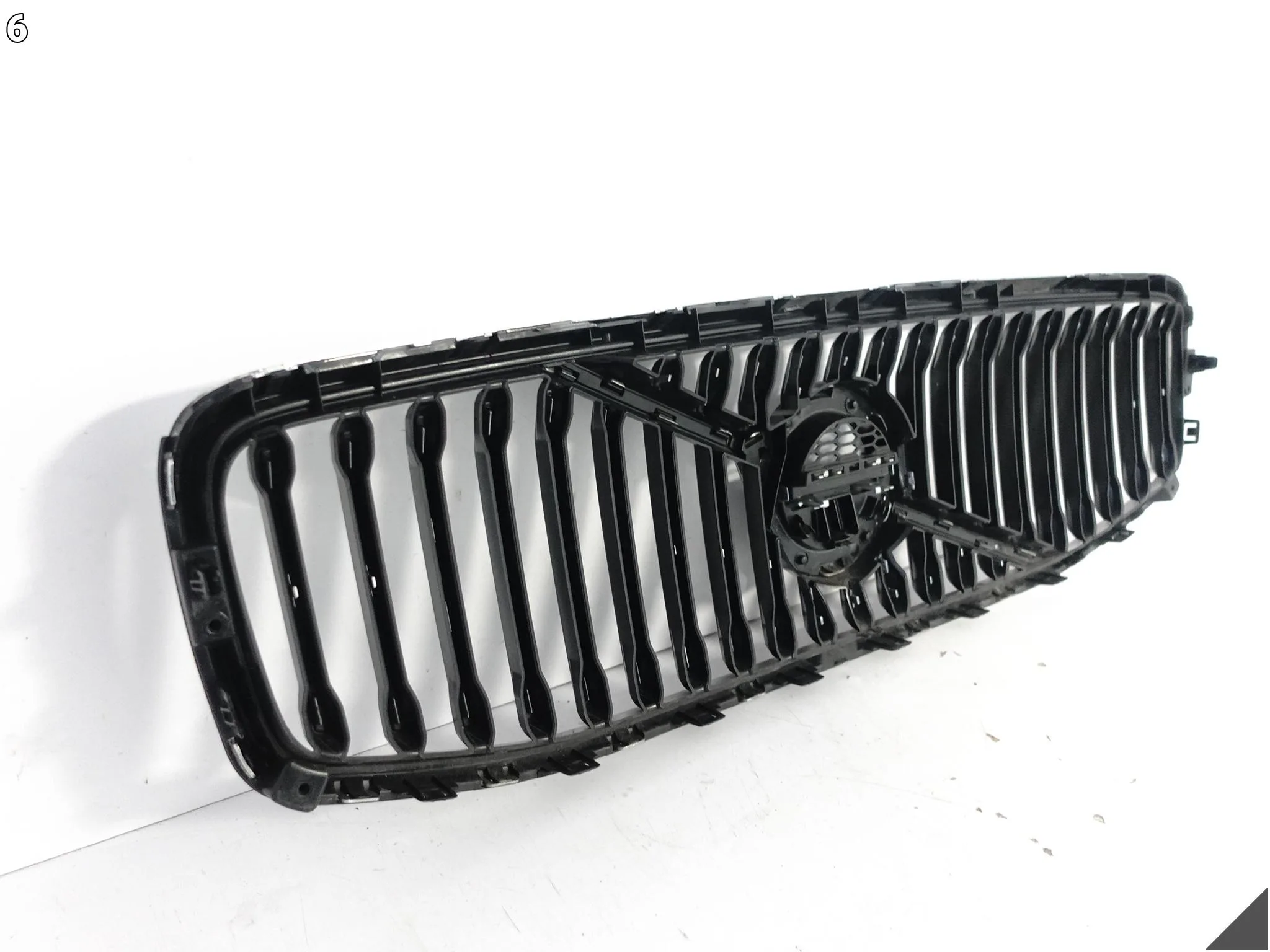 VOLVO XC60 II (2 GENERACJA) 17-21 ZDERZAK GRILL ATRAPA CHŁODNICY PRZÓD 367f8d215d8b5667c5b3cf61d4b43e14