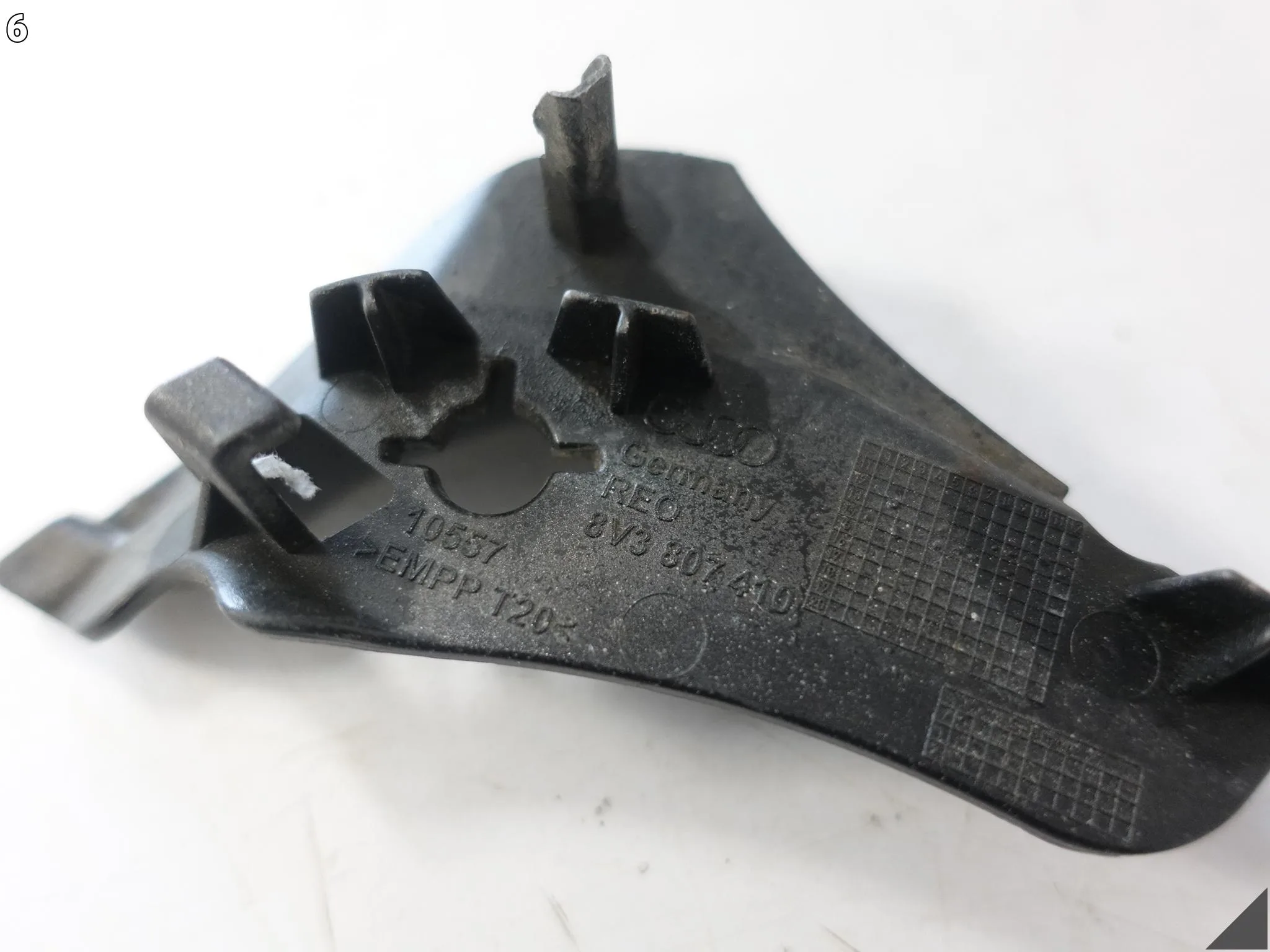 AUDI A3 S3 8V3 SPORTBACK 12-16 ŚLIZG MOCOWANIE ADAPTER ZDERZAK PRZÓD PRAWY b3adcc1ff02712721633c68fb964c5cb