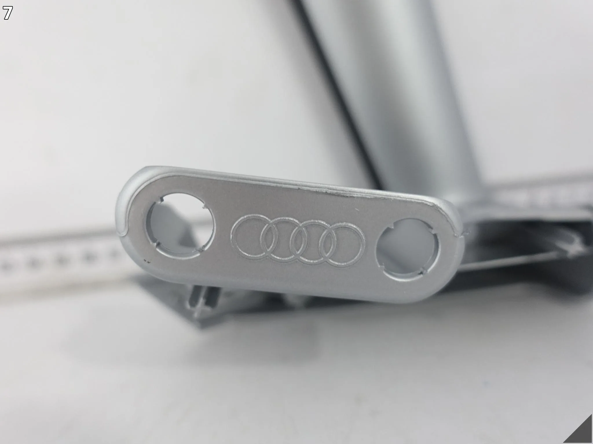 AUDI Q3 83A F3 18-25 UCHWYT PODŁOKIETNIK TAPICERKA DRZWI TYŁ LEWY 4T4 76f42cd5685ff8f9b05e61339e33103b
