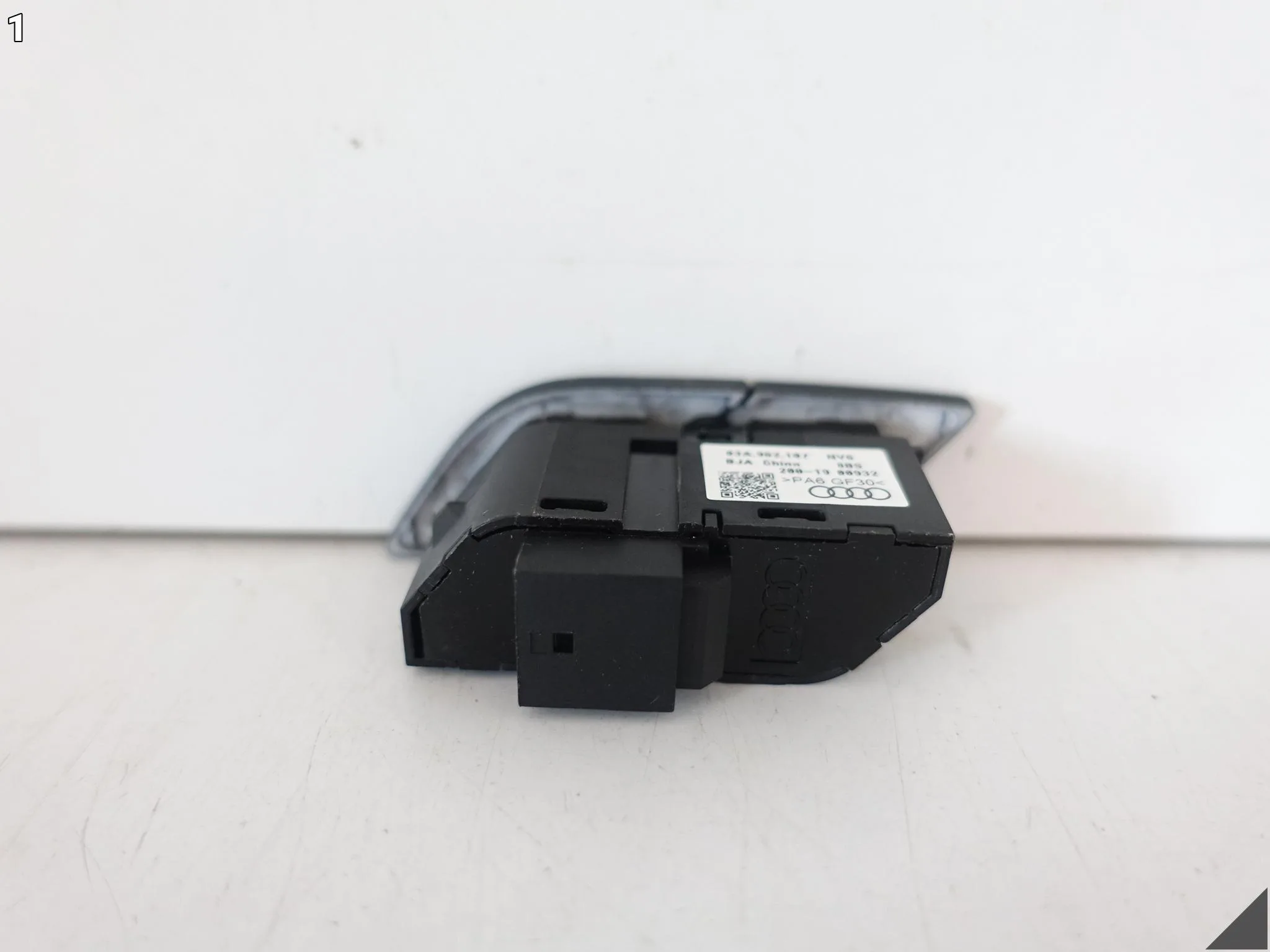 AUDI Q3 83A F3 18-25 PRZYCISK CENTRALNEGO ZAMKA DRZWI PRZÓD LEWY NV6 7430a0b5763f7379b560906ac15054c1