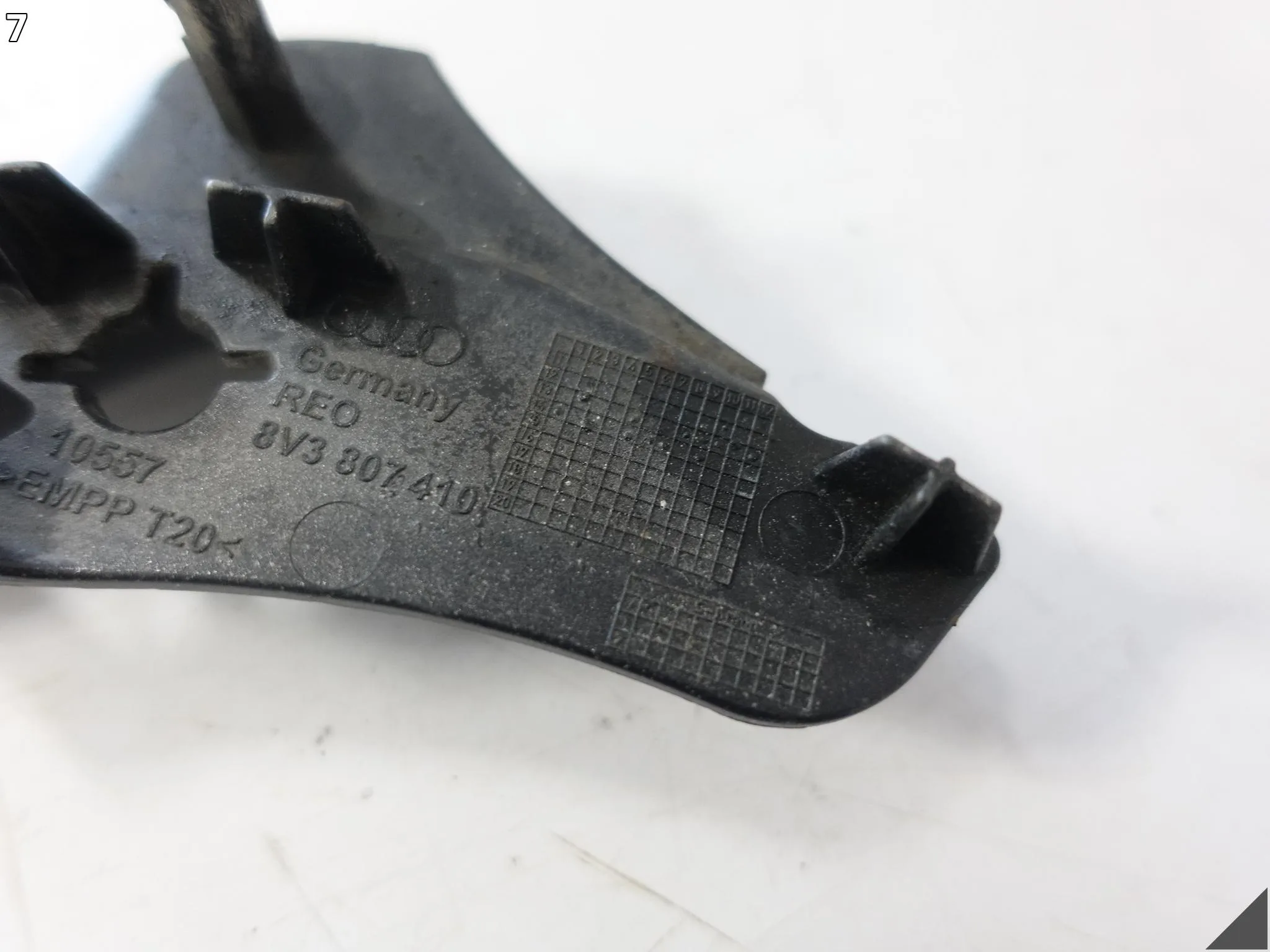 AUDI A3 S3 8V3 SPORTBACK 12-16 ŚLIZG MOCOWANIE ADAPTER ZDERZAK PRZÓD PRAWY 2e4f559419ec0e9d1fc7df3c6626ceba