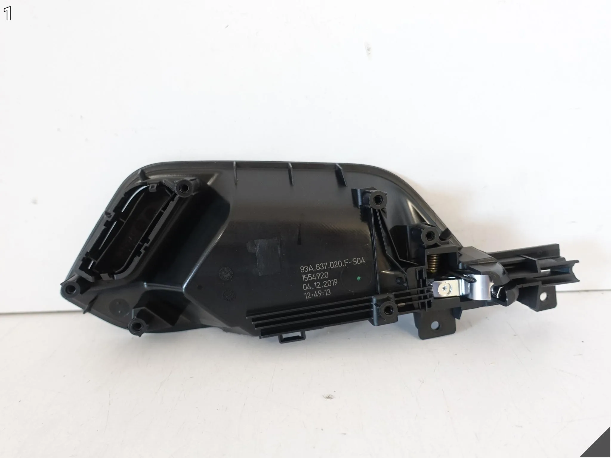 AUDI Q3 83A F3 18-25 KLAMKA WEWNĘTRZNA DRZWI TYŁ PRAWA CHROM 83A837020F 9d8b52f4a09aac7b7a0e5a5aa6fc4f29