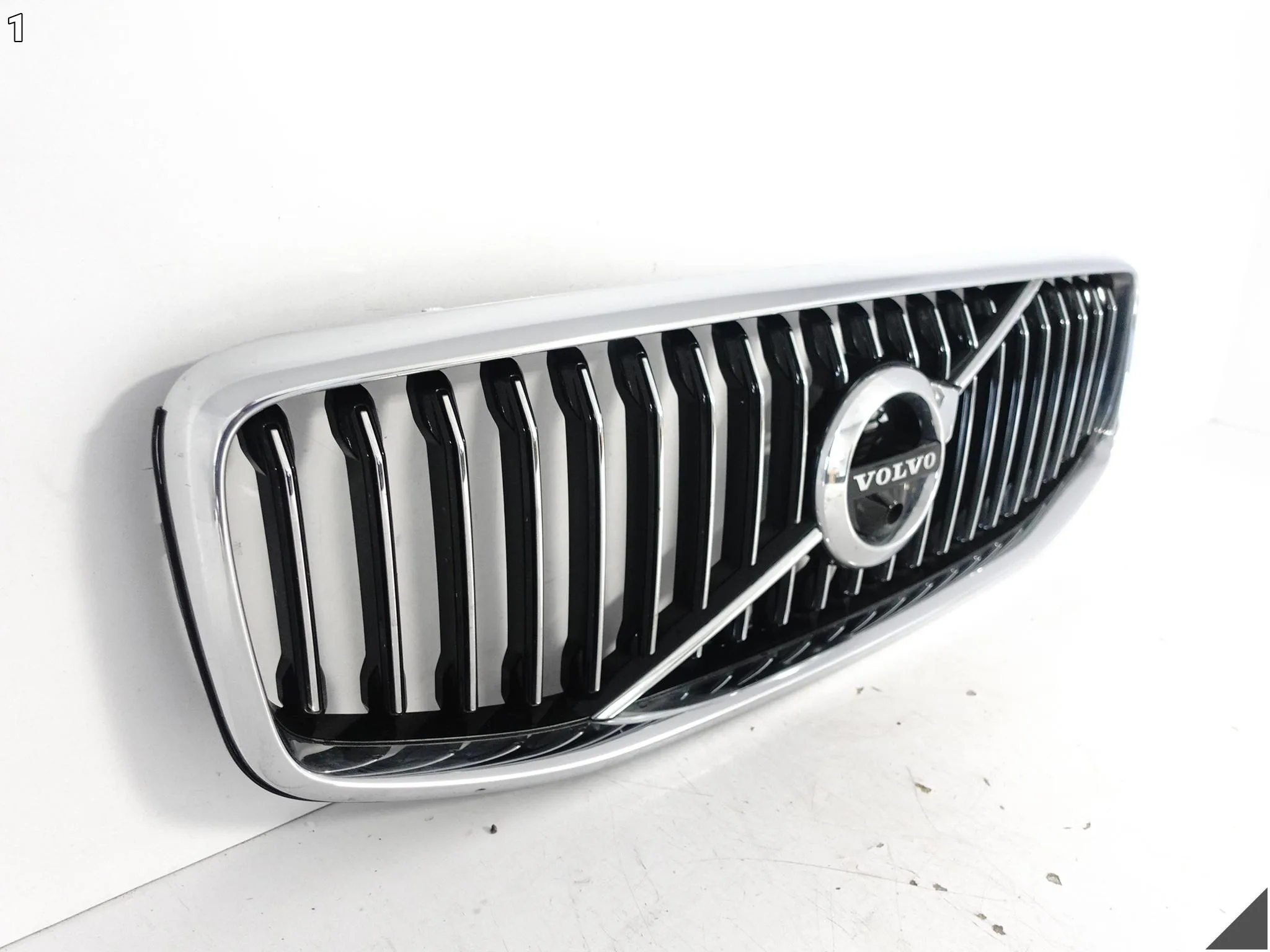 VOLVO XC60 II (2 GENERACJA) 17-21 ZDERZAK GRILL ATRAPA CHŁODNICY PRZÓD b4300ebba9d5f7ae3adba7402d62b289