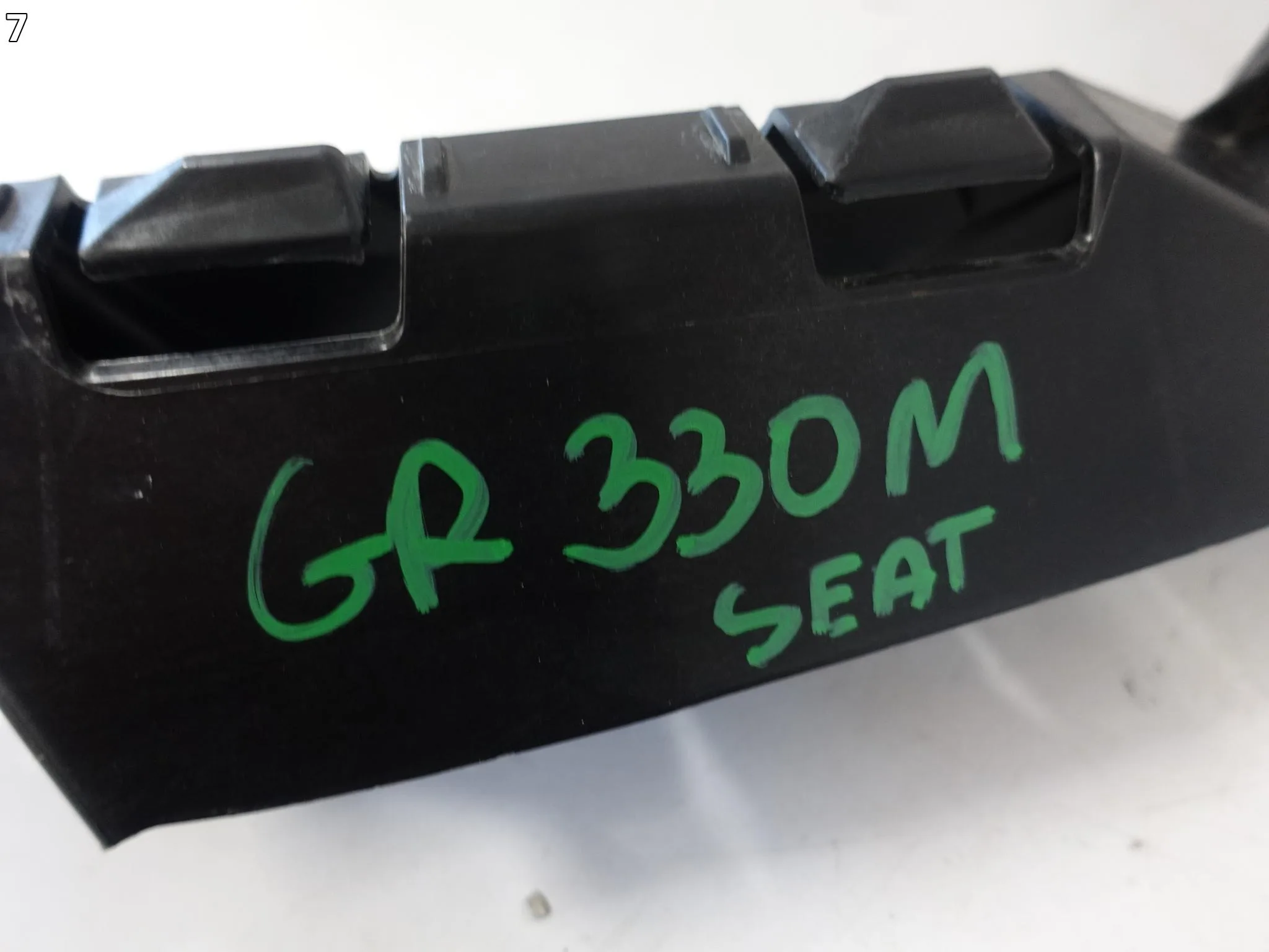 SEAT IBIZA V 5 6F0 17- ŚLIZG MOCOWANIE WSPORNIK LAMPY W ZDERZAK PRZÓD PRAWY aa2b1c10aa78c9a4fdbaab38b15764ad