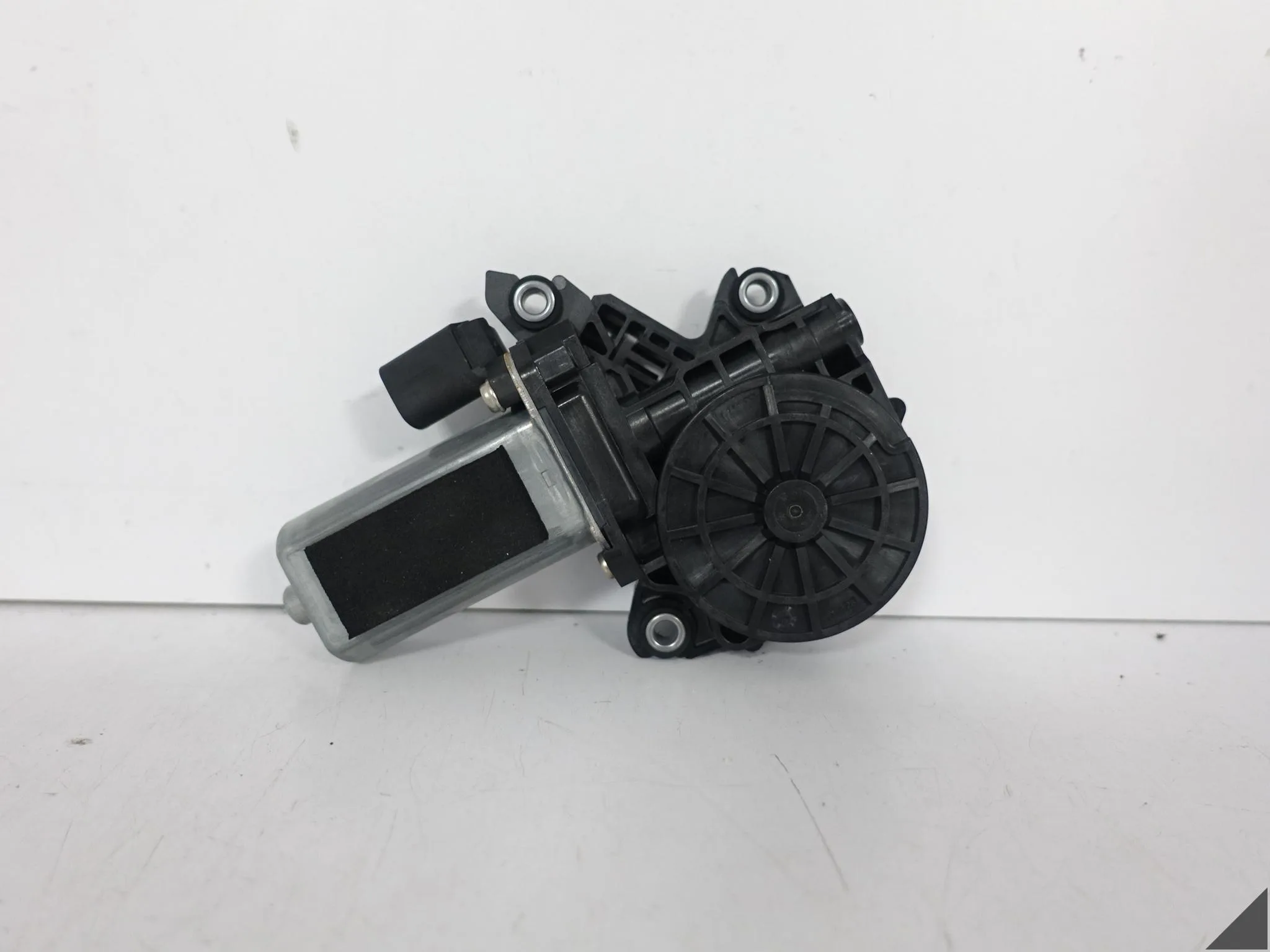 AUDI A7 S7 RS7 4G8 C7 10-18 SILNICZEK DOCIĄGU DRZWI PRAWY PRZÓD 4G8837004 4daa46fb679370e599cf3a8fdcf454b6