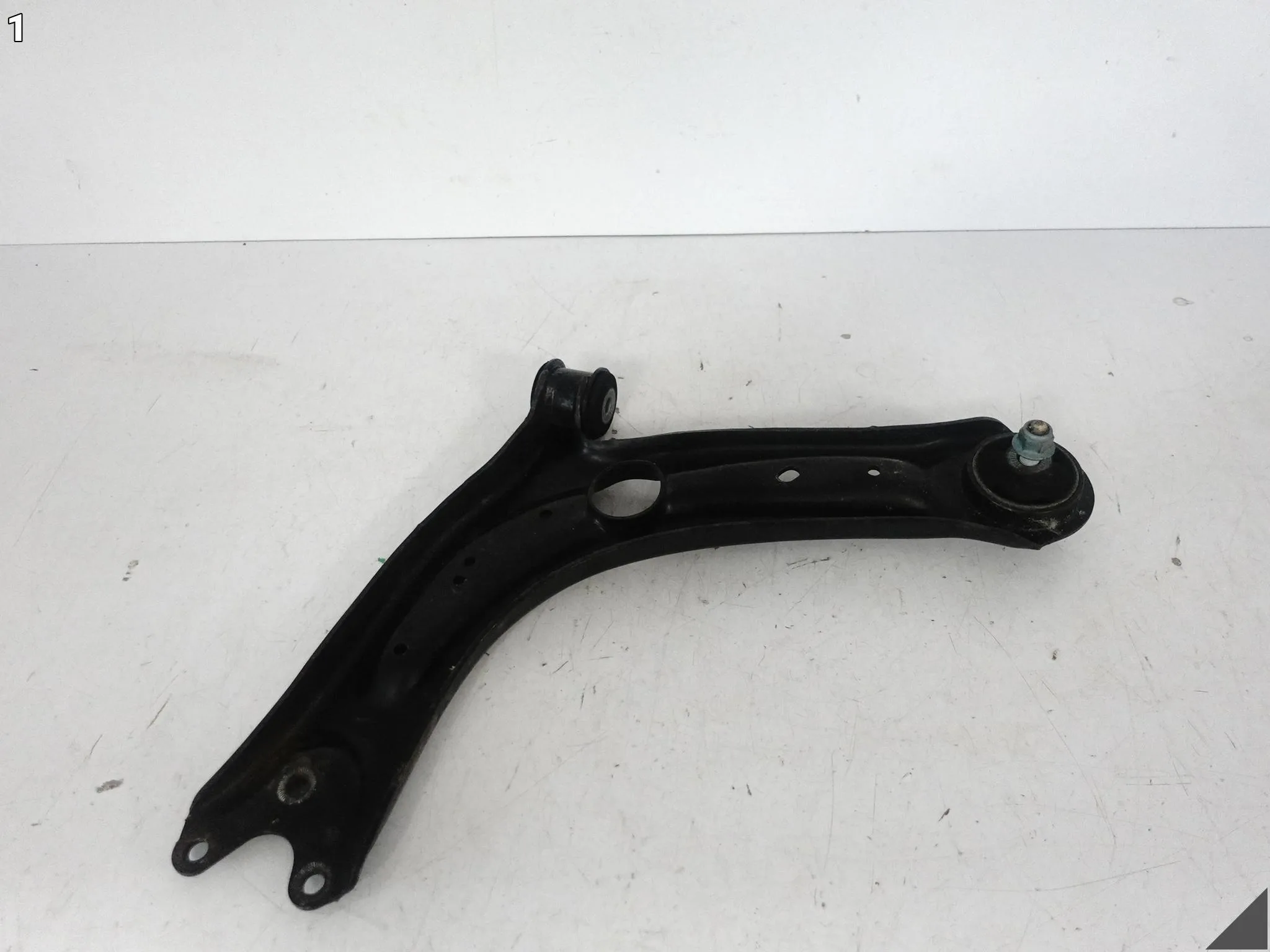 AUDI Q3 83A VW PASSAT SKODA SEAT DOLNY WAHACZ ZAWIESZENIE PRZÓD PRAWY 24KM ecea9c2b11d3e2b94e46468ab1e029b5