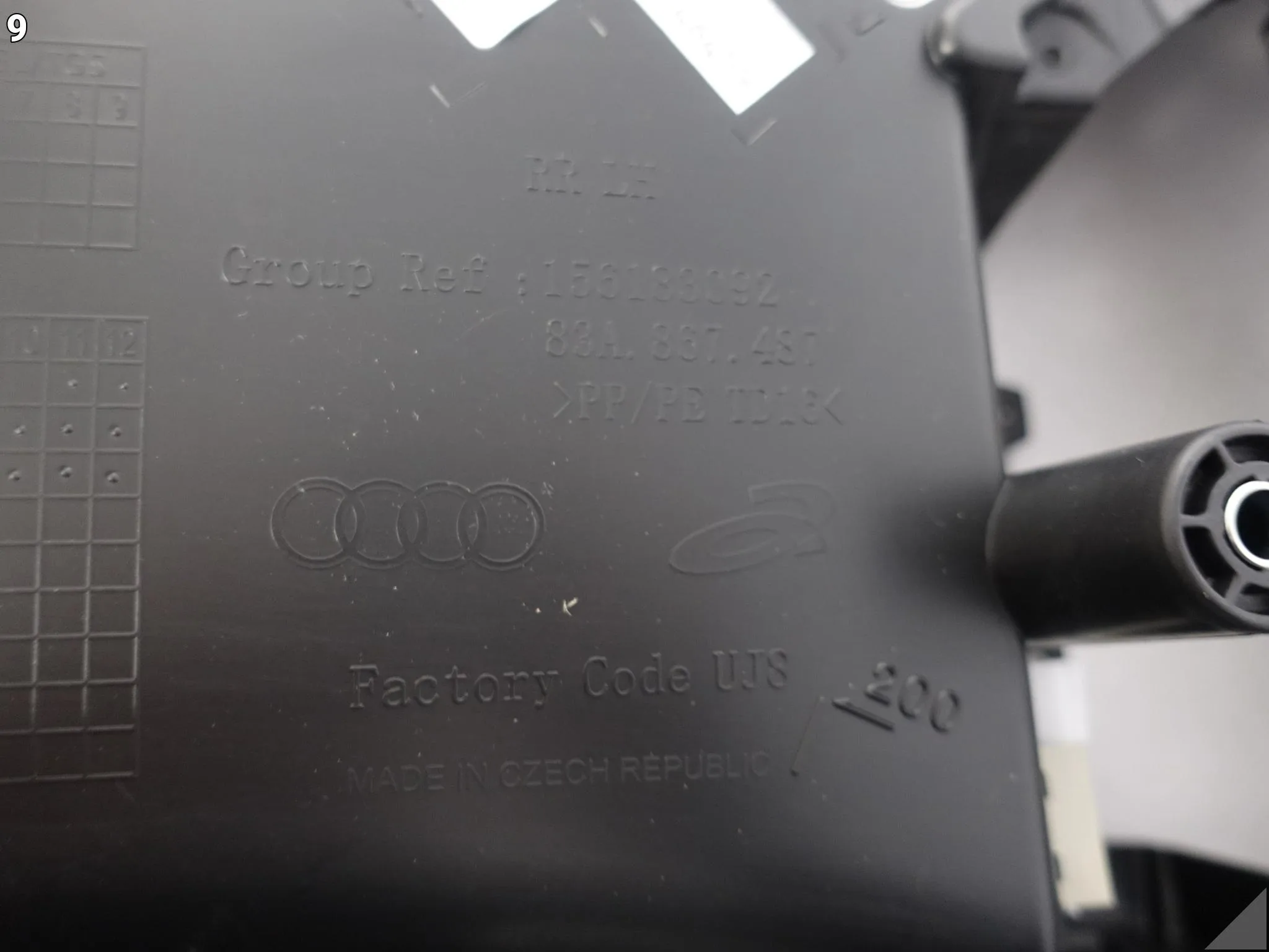 AUDI Q3 83A F3 18-25 BOCZEK TAPICERKA NA DRZWI TYŁ LEWY 38M 24KM 6ec231909052be01992309f36212474f