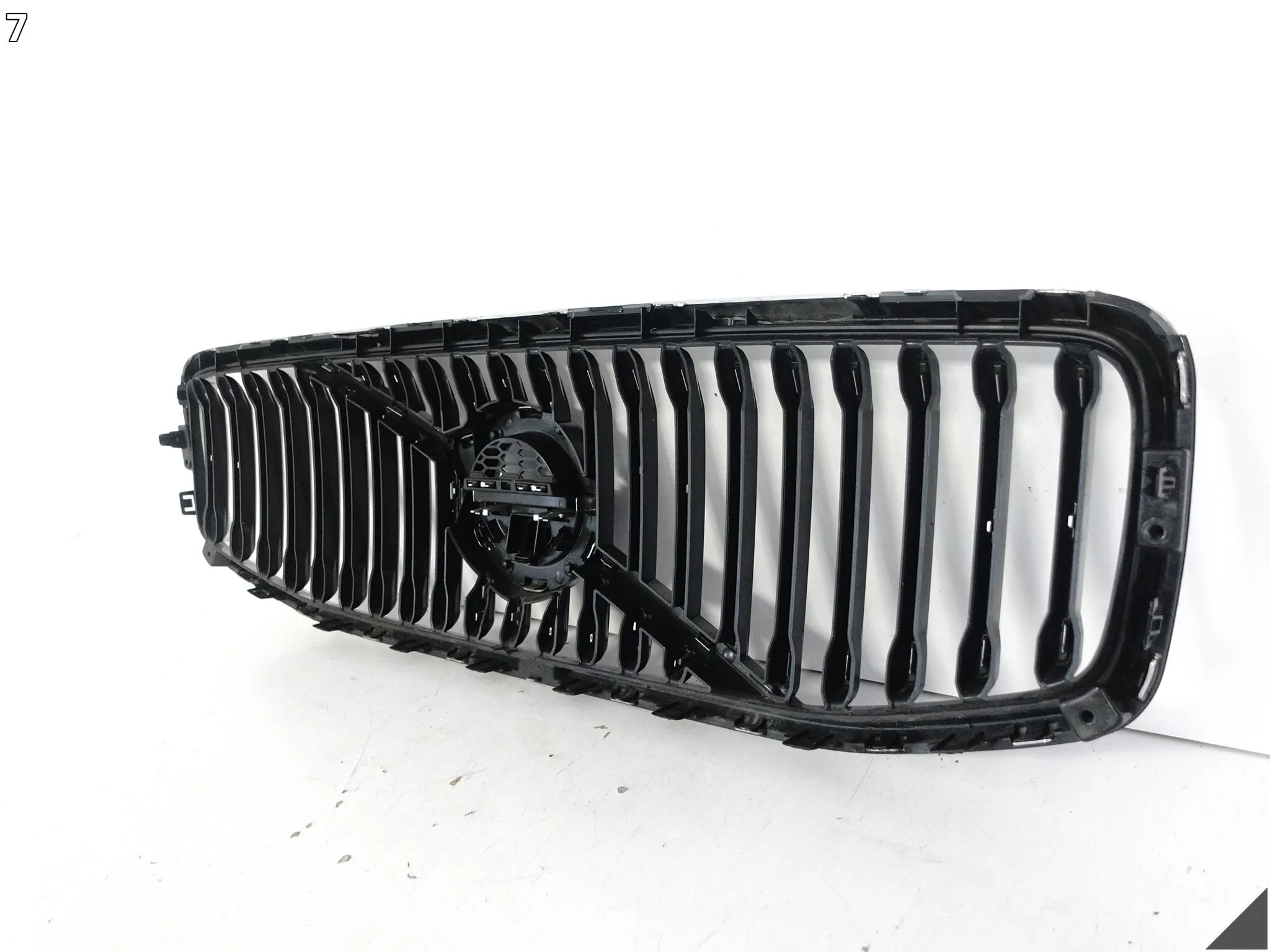 VOLVO XC60 II (2 GENERACJA) 17-21 ZDERZAK GRILL ATRAPA CHŁODNICY PRZÓD f4fae2379c00f7a384956db11ff15296
