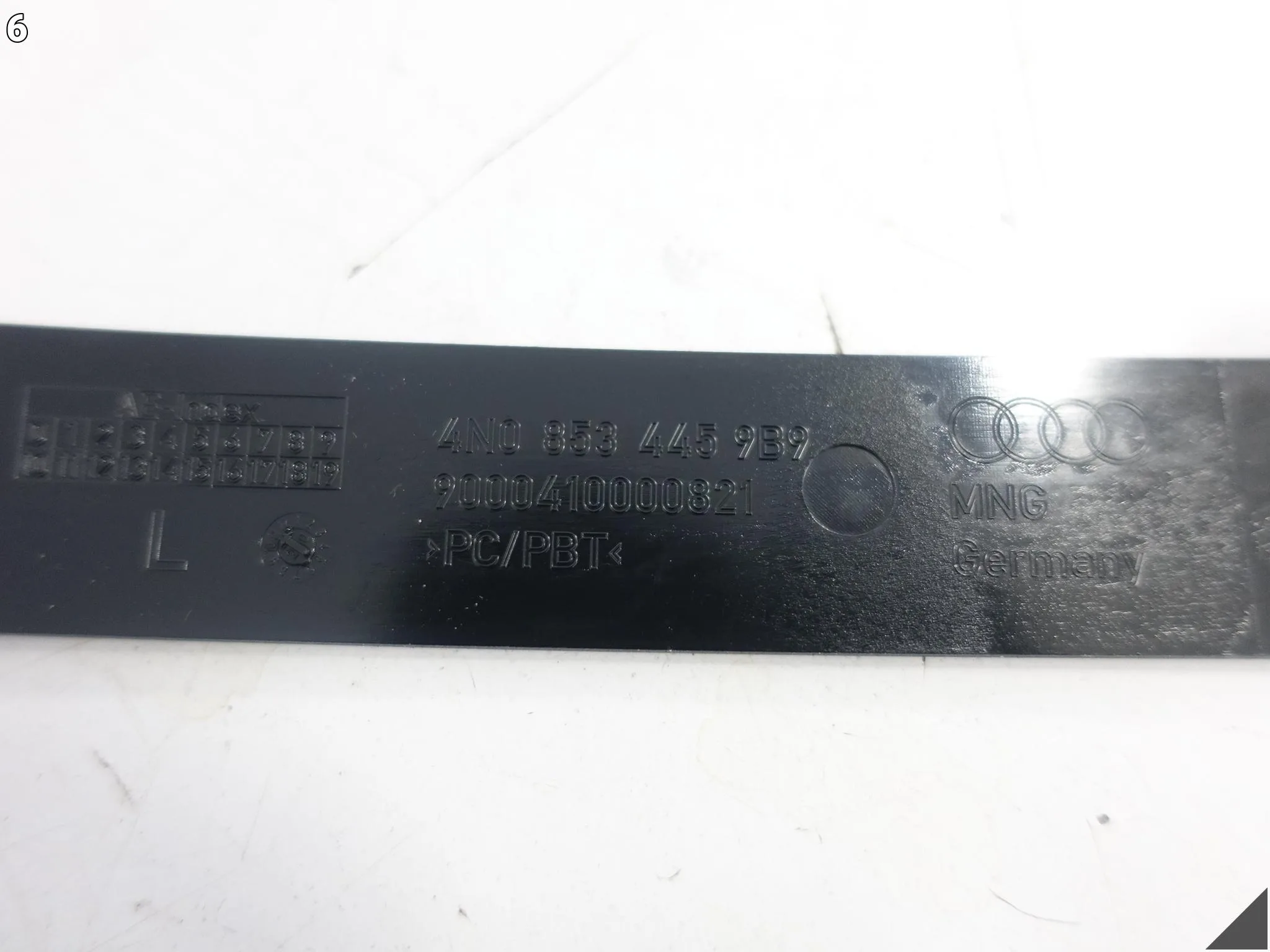 AUDI A8 D5 4N0 17-21 ZAŚLEPKA OSŁONA ZAKRYWAJĄCA LEWA ŚRUBE GRILLA ATRAPY b3740c0a7e8cc819b860abd8007e4e14
