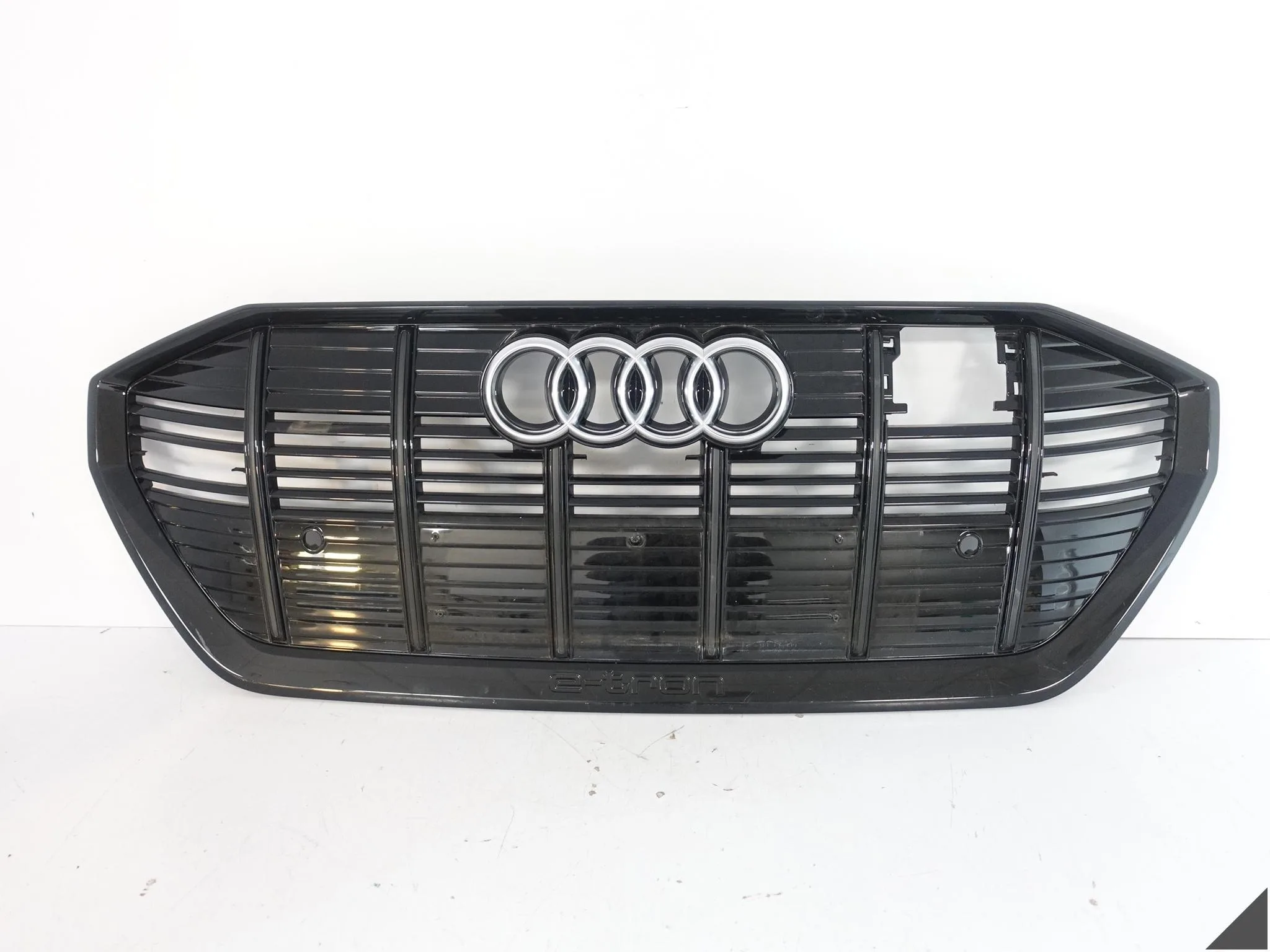 AUDI E-TRON ETRON Q8 4KE 18-22 ATRAPA GRILL W ZDERZAK PRZÓD 4KE853651 e9406d7aa306835114a9b55ba9a4433a