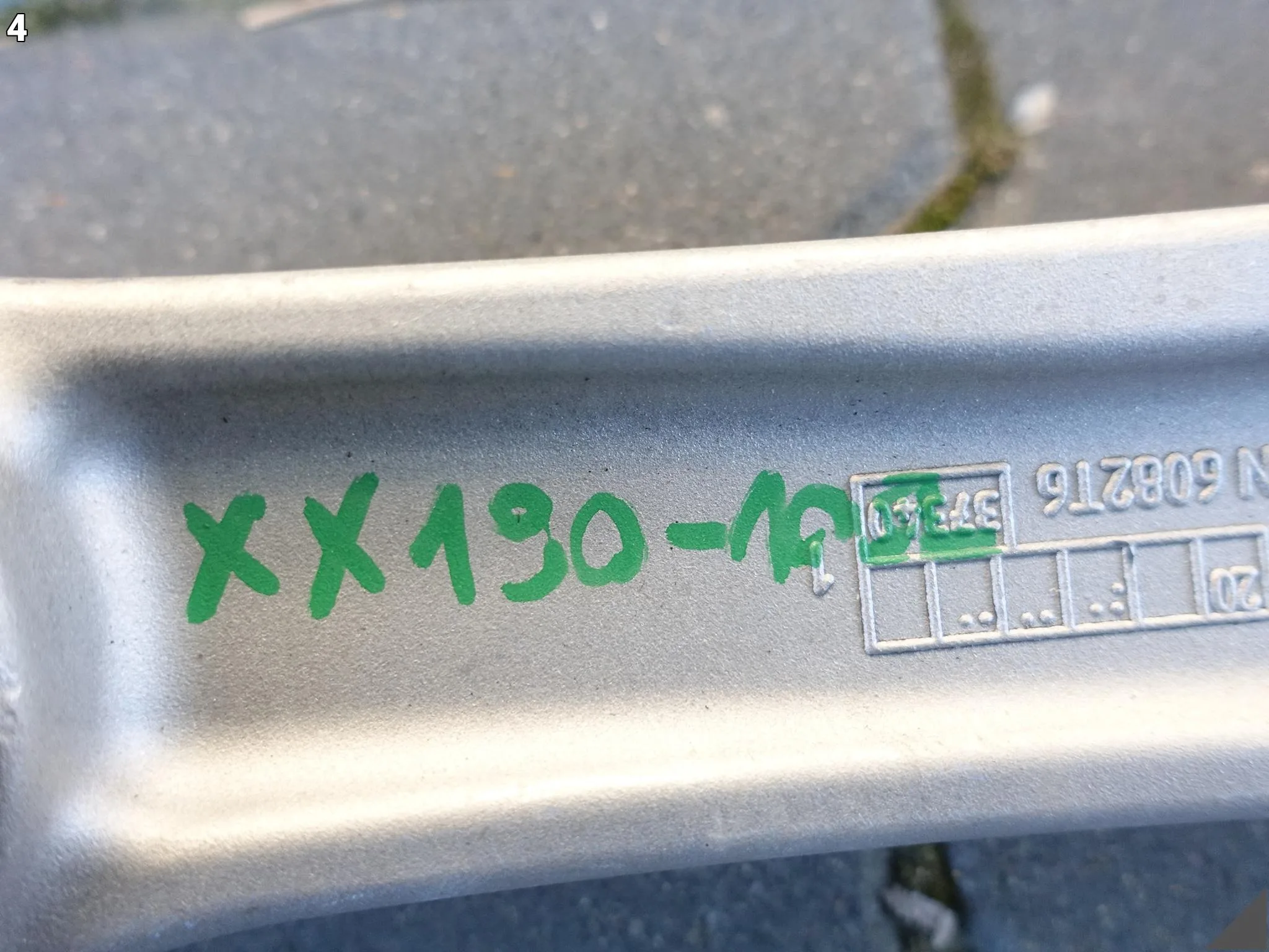 BMW 8 G14 G15 G16 18- WAHACZ POPRZECZNY Z PODUSZKĄ PRZÓD LEWY ORYGINALNY 688d8e72ef84c45e79d4e72130827dbf