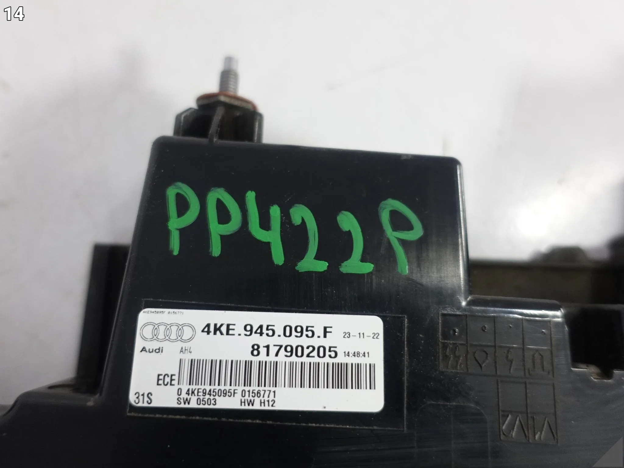 AUDI E-TRON ETRON Q8 4KE 18- LAMPA KLAPY LED BLENDA ŚRODKOWA TYŁ TYLNA eaa5bfffeb5bef8e7e9f9ae6e3e0a957