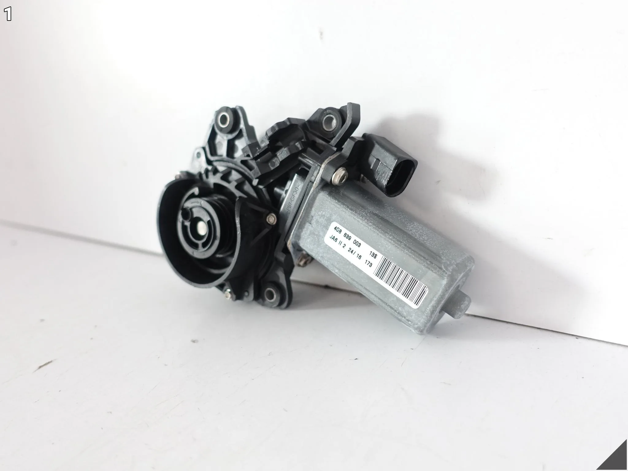 AUDI A7 S7 RS7 4G8 C7 10-18 SILNICZEK DOCIĄGU DRZWI LEWY TYŁ 4G8839003 04a9968db7e9783d48649db7ea70bb0c