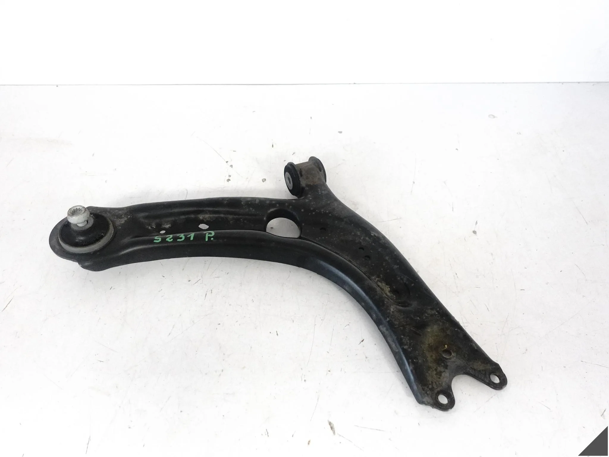 AUDI Q3 83A VW PASSAT SKODA SEAT DOLNY WAHACZ ZAWIESZENIE PRZÓD PRAWY 24KM 53ea6b28295207dd9d985b359fdf4de9