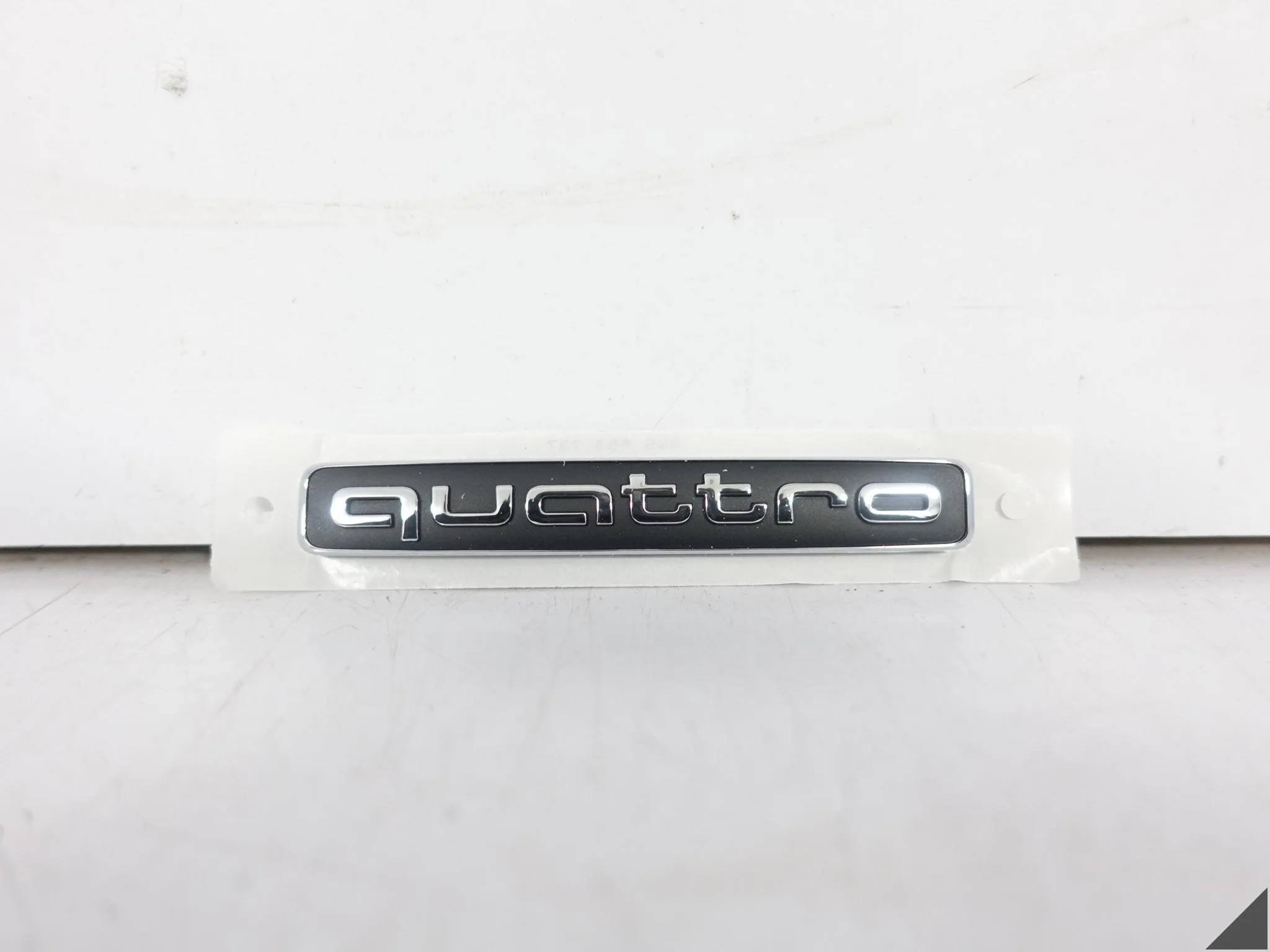AUDI A4 B9 8W0 8W5 A6 4K0 C8 QUATTRO EMBLEMAT POKRYWA BAGAŻNIKA TYŁ 2ZZ cd4394e717e005fdcac1f287cee1528b