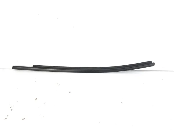 TOYOTA YARIS IV 19- LISTWA ZGARNIAJĄCA SZYBY DRZWI TYŁ LEWA ORG 68230-K0011 be75d58ffbff8b0c2d39508d0c016cb0