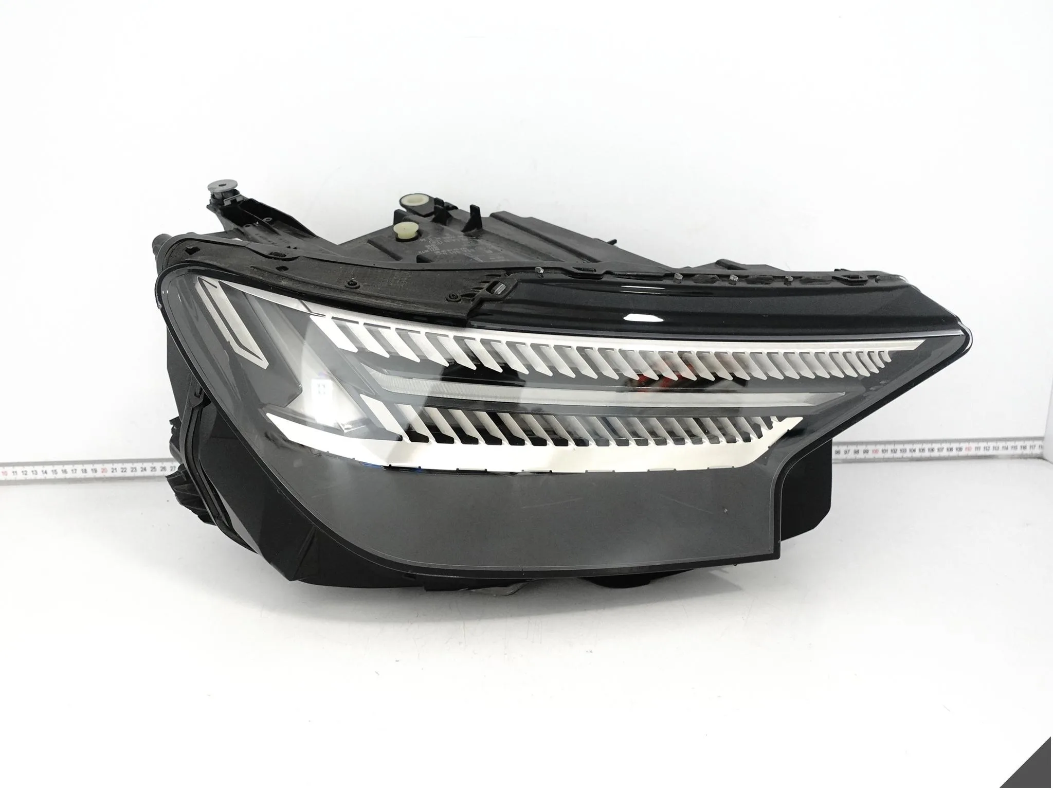 AUDI Q4 E-TRON 89A 21- LAMPA MATRIX HIGH FULL LED PRAWA PRZÓD EUROPA 62bfaaf0a77192c9a6b83f9d65bce469