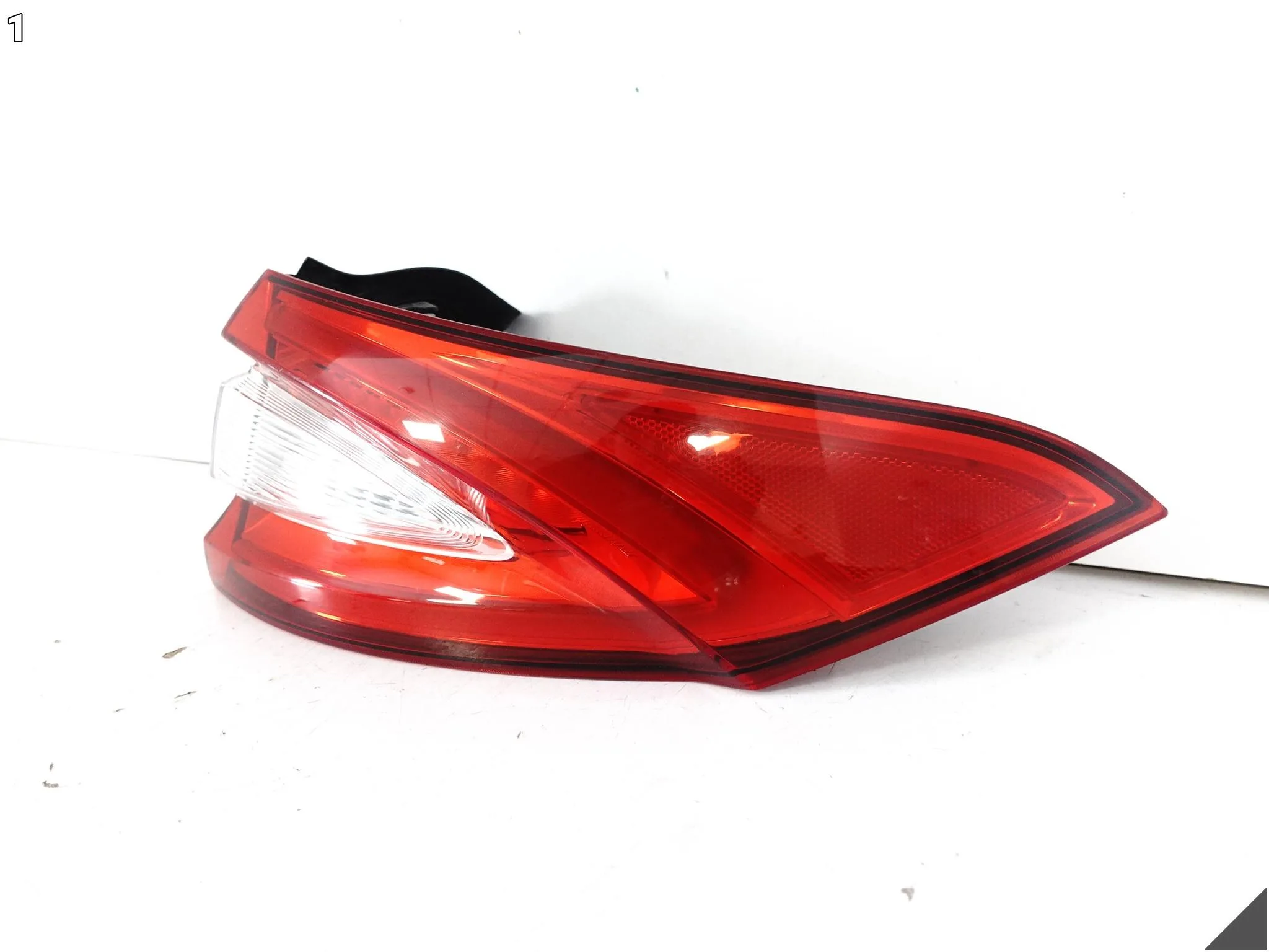 MASERATI LEVANTE M161 16-21 LAMPA LED W BŁOTNIK PRAWA TYŁ EUROPA 20670205 de82f59ea705ccabdb5d3461b45ffd96