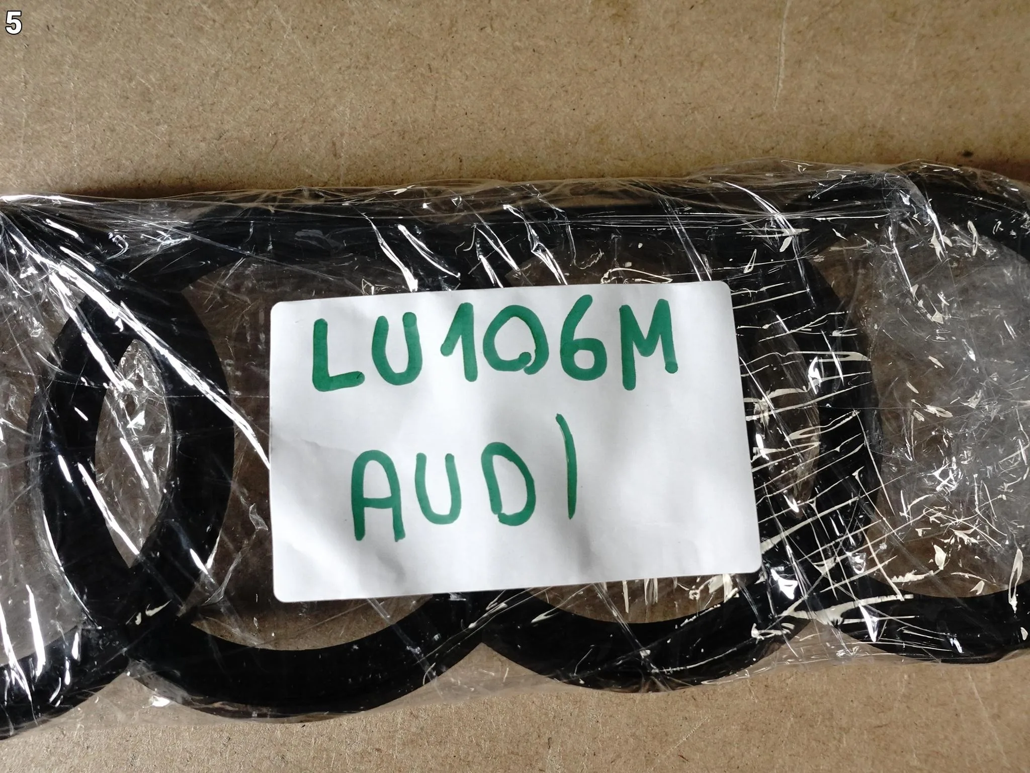 AUDI RS7 RS6 C8 4K8 19-25 ZNACZEK LOGO EMBLEMAT GRILL ATRAP CZARNY PRZÓD 3bec9e89868cd14987bfd70d152c3b64