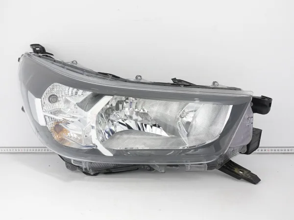 TOYOTA HILUX VIII 8 20-24 LIFT LAMPA PRAWA ZWYKŁA HALOGEN PRZÓD EUROPA a61e9c8d0b411e111d8e7ff64ce72946